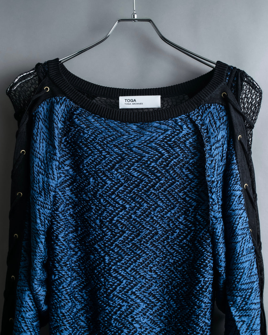 "TOGA ARCHIVES" String design mesh switching melange knit