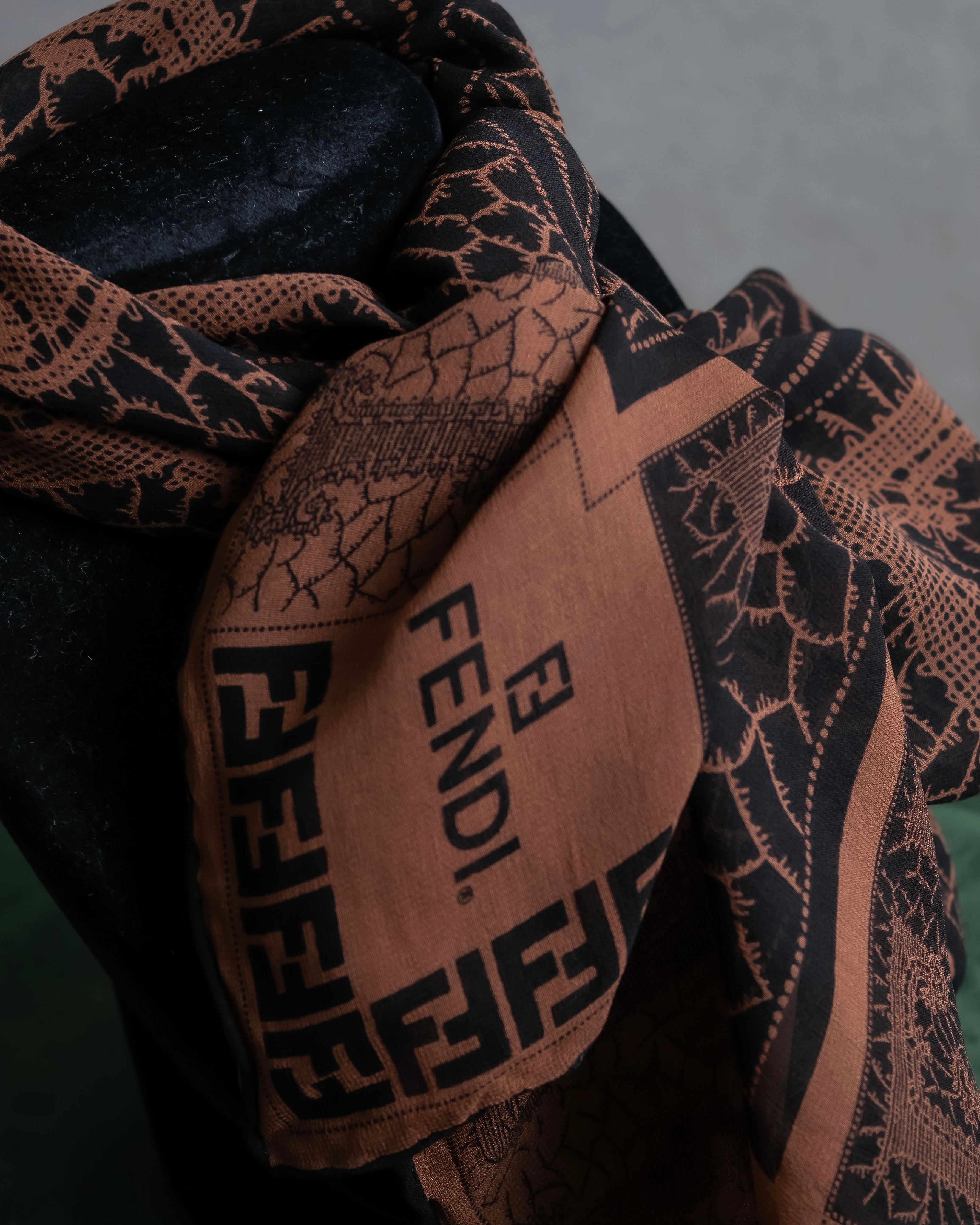 "FENDI" Logo engraved lace motif scarf