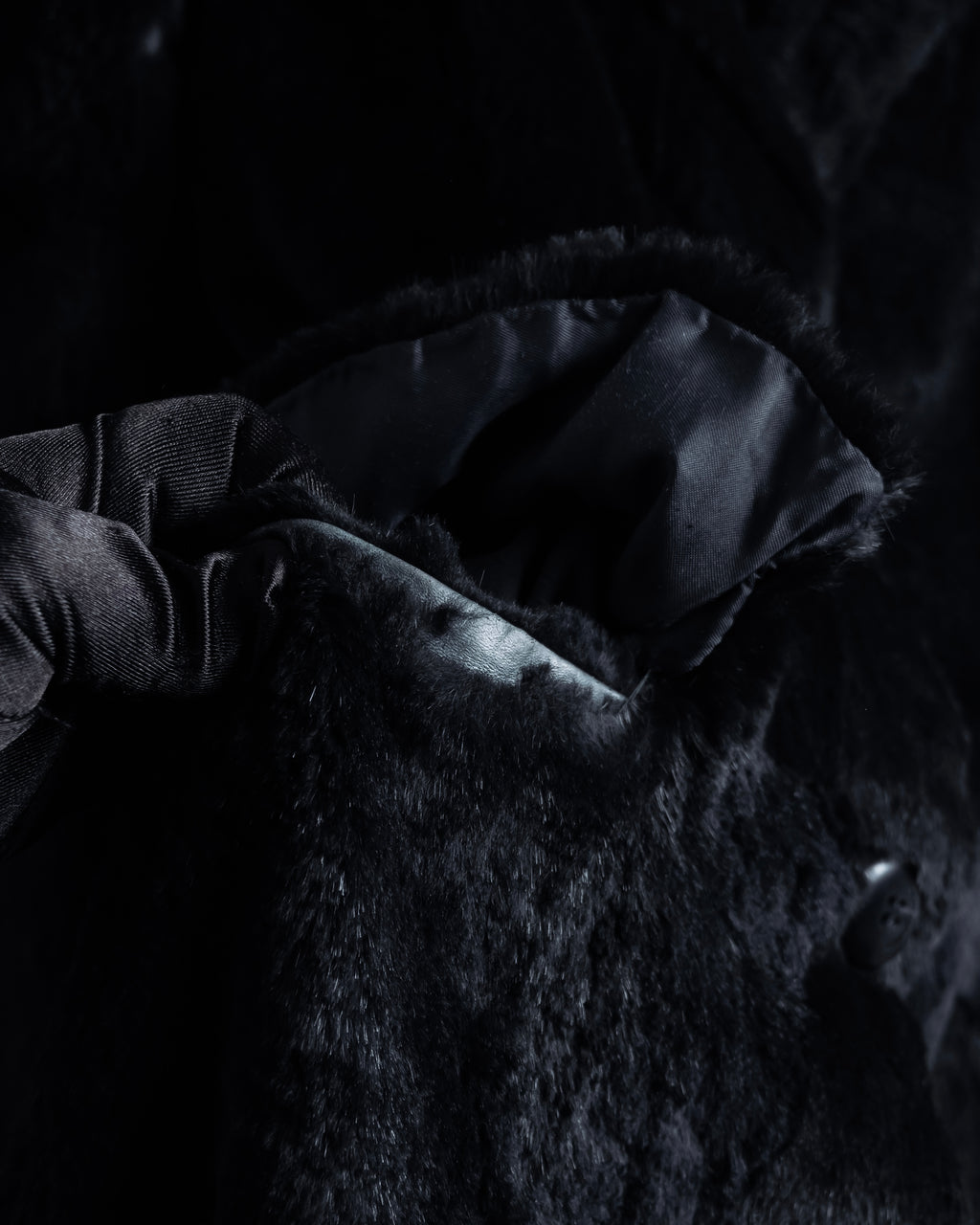 -SPECIAL- "Salvatore Ferragamo"
90's-00's A neat silhouette 100% lapin fur coat