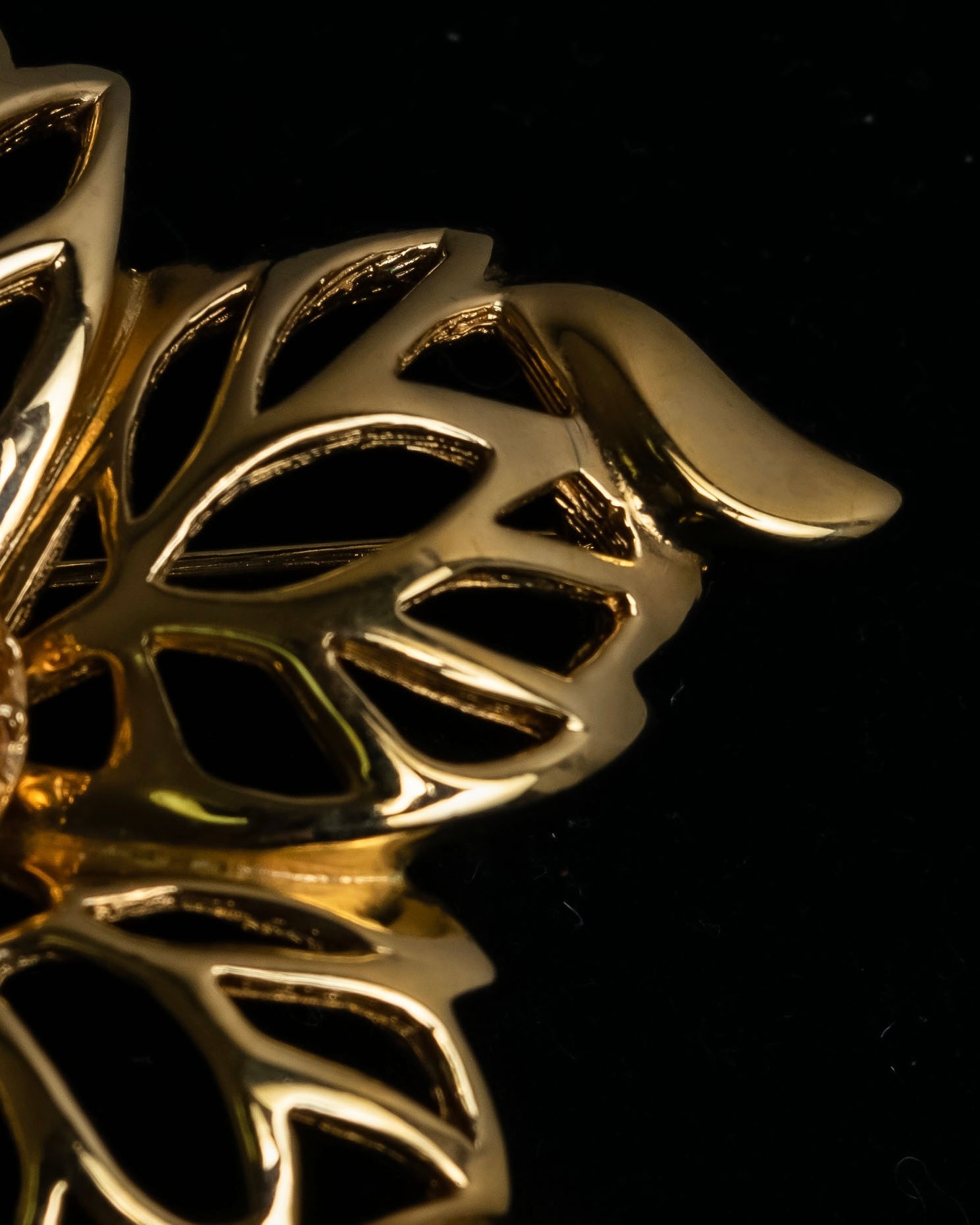 "Christian Dior" Floral motif gold brooch
