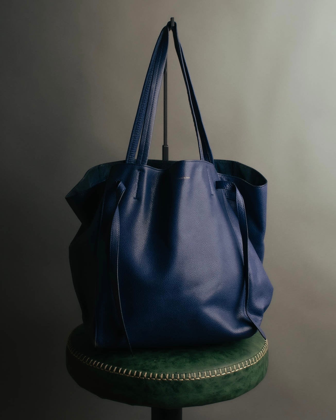 【大人気！✨】CELINE セリーヌ カバファントム トートバッグ ネイビー CELINE (セリーヌ) - カバ ファントム トートバッグ - ネイビー