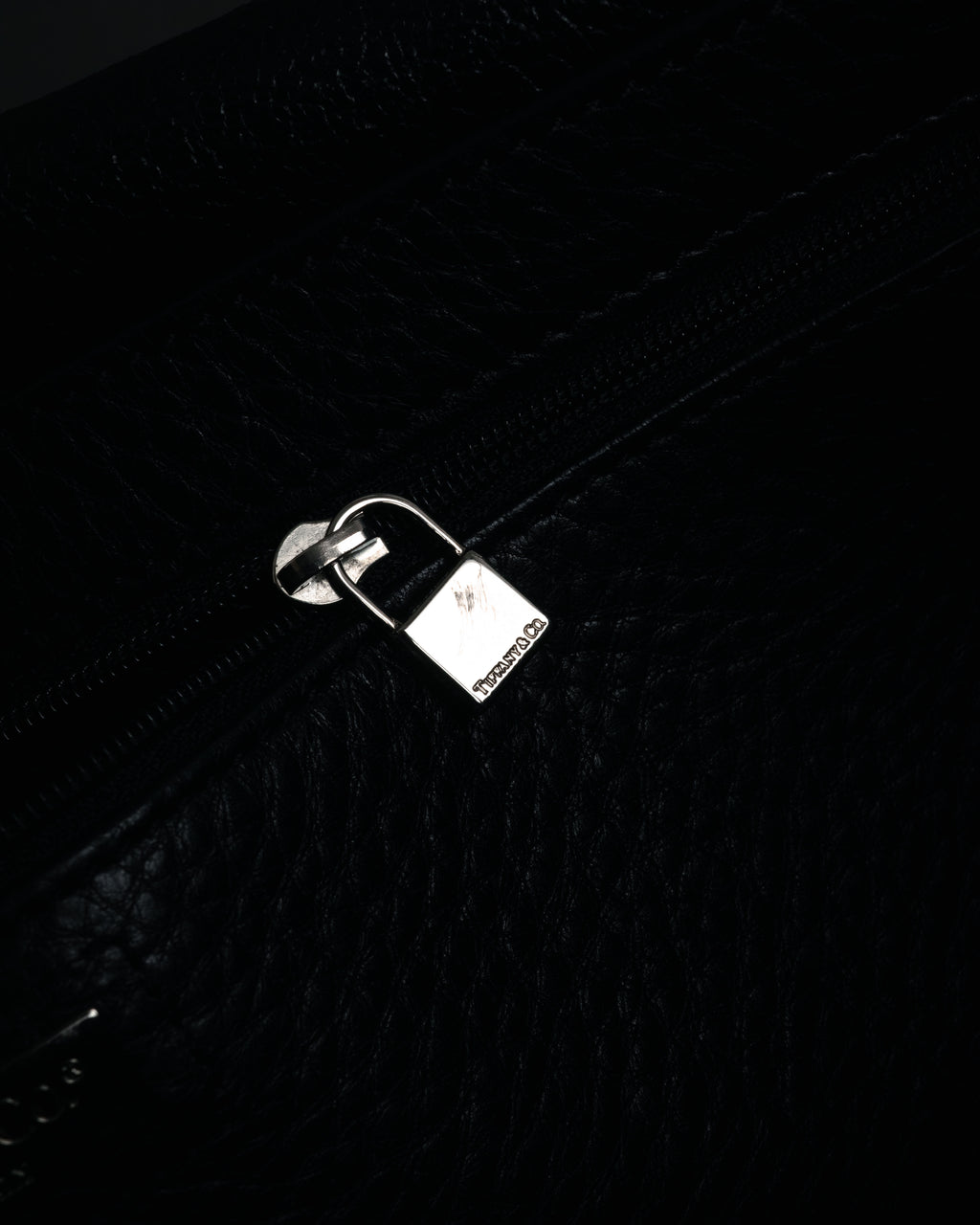 “TIFFANY & CO.” 2010’s Grained leather chain shoulder bag