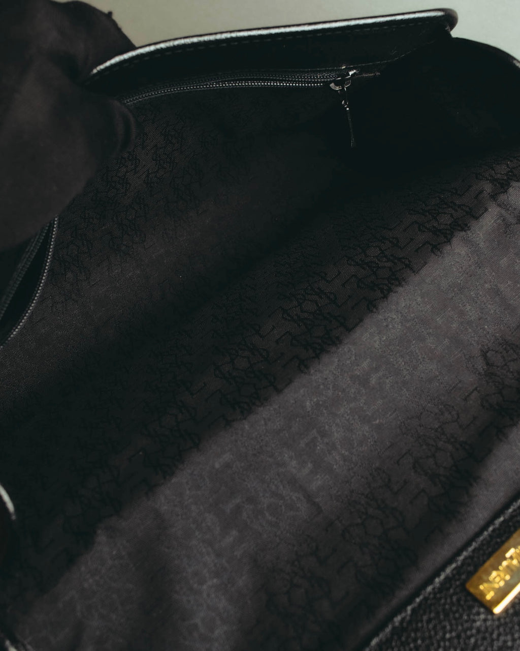 “Yves Saint Laurent” 90’s-00’s Cassandra logo one shoulder leather bag