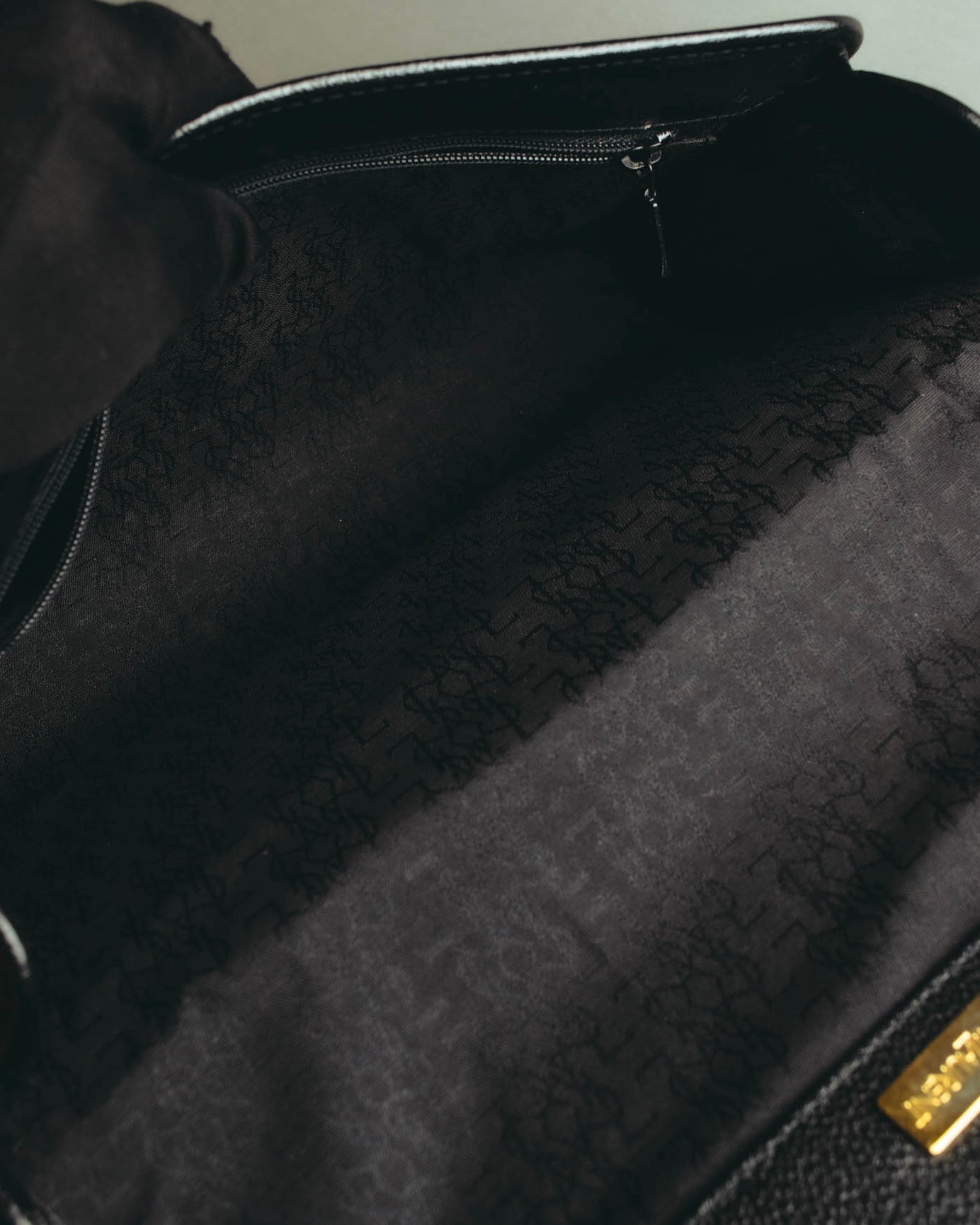 “Yves Saint Laurent” 90’s-00’s Cassandra logo one shoulder leather bag