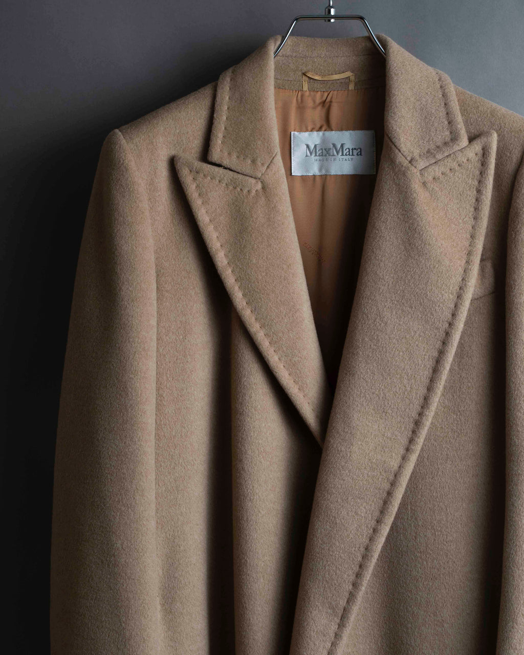 "Max Mara" Buttonless straight line beige chester coat