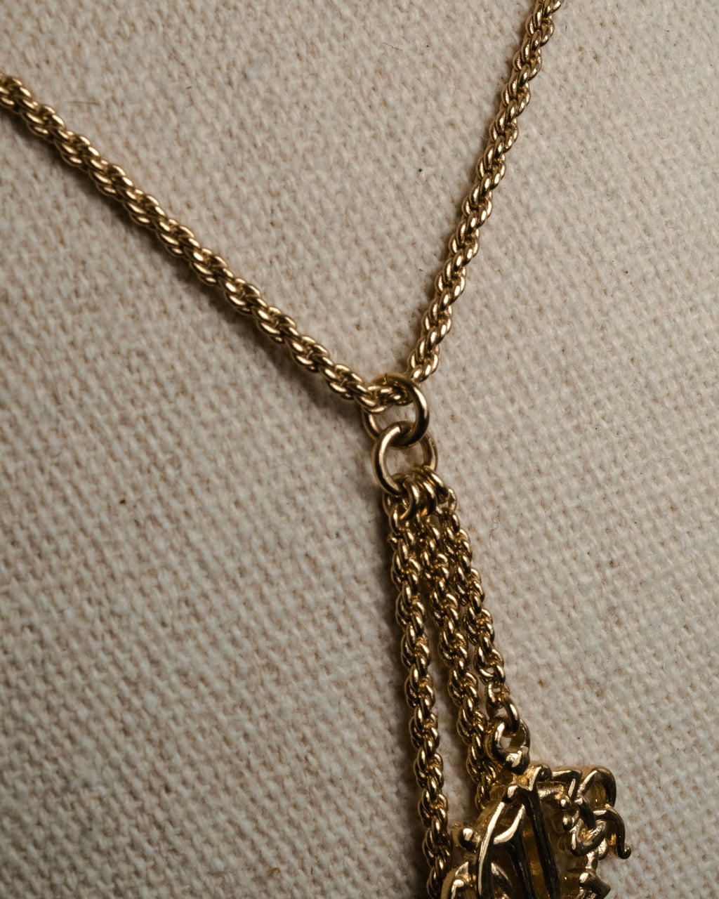 “Christian Dior” 90’s Dune charm long necklace