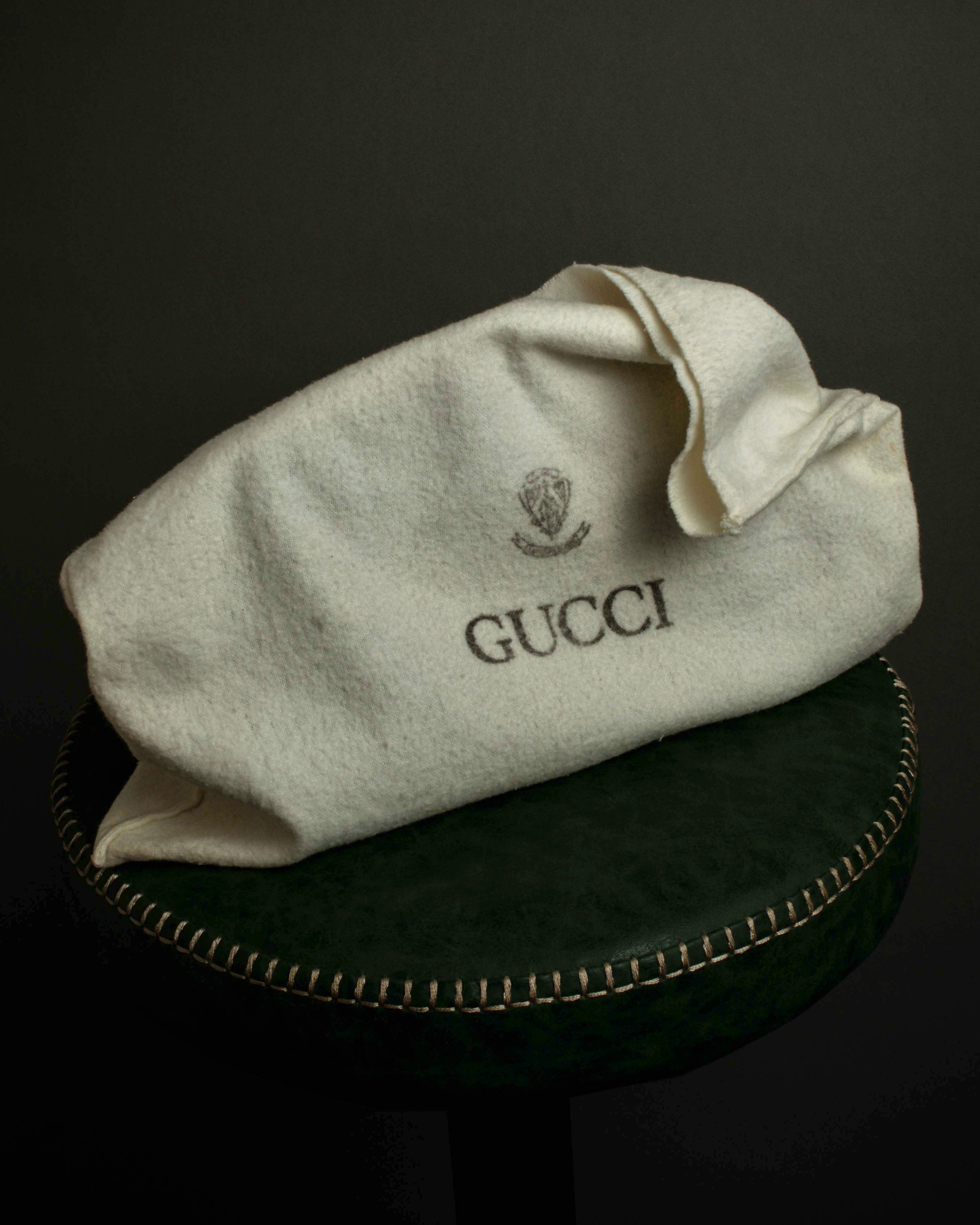 "GUCCI" Filigree vintage design chain shoulder leather bag