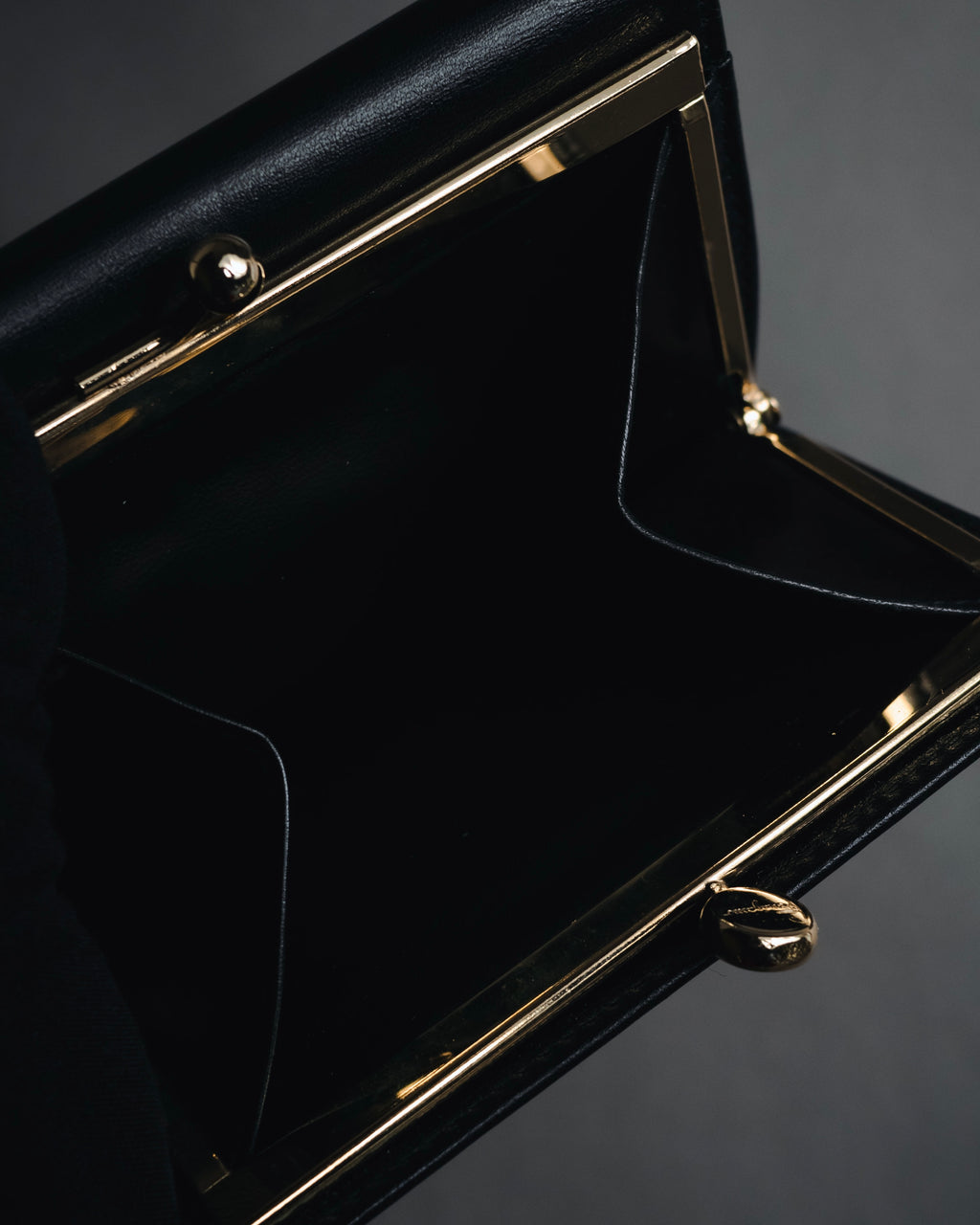 "Salvatore Ferragamo" 90’s Gancini clasp kiss lock tri fold wallet