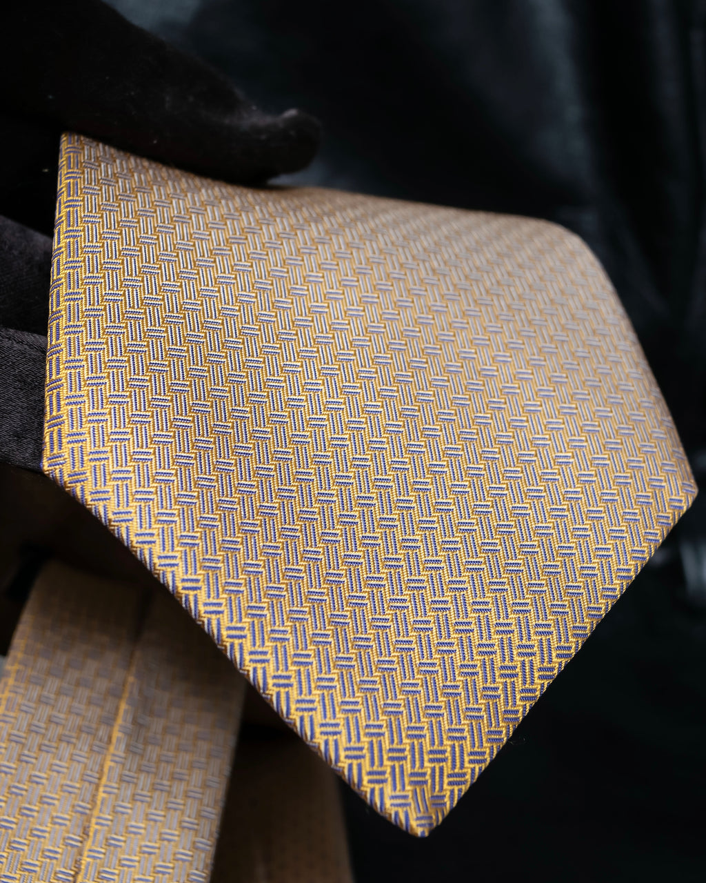 “HERMES” Double line patterned silk tie
