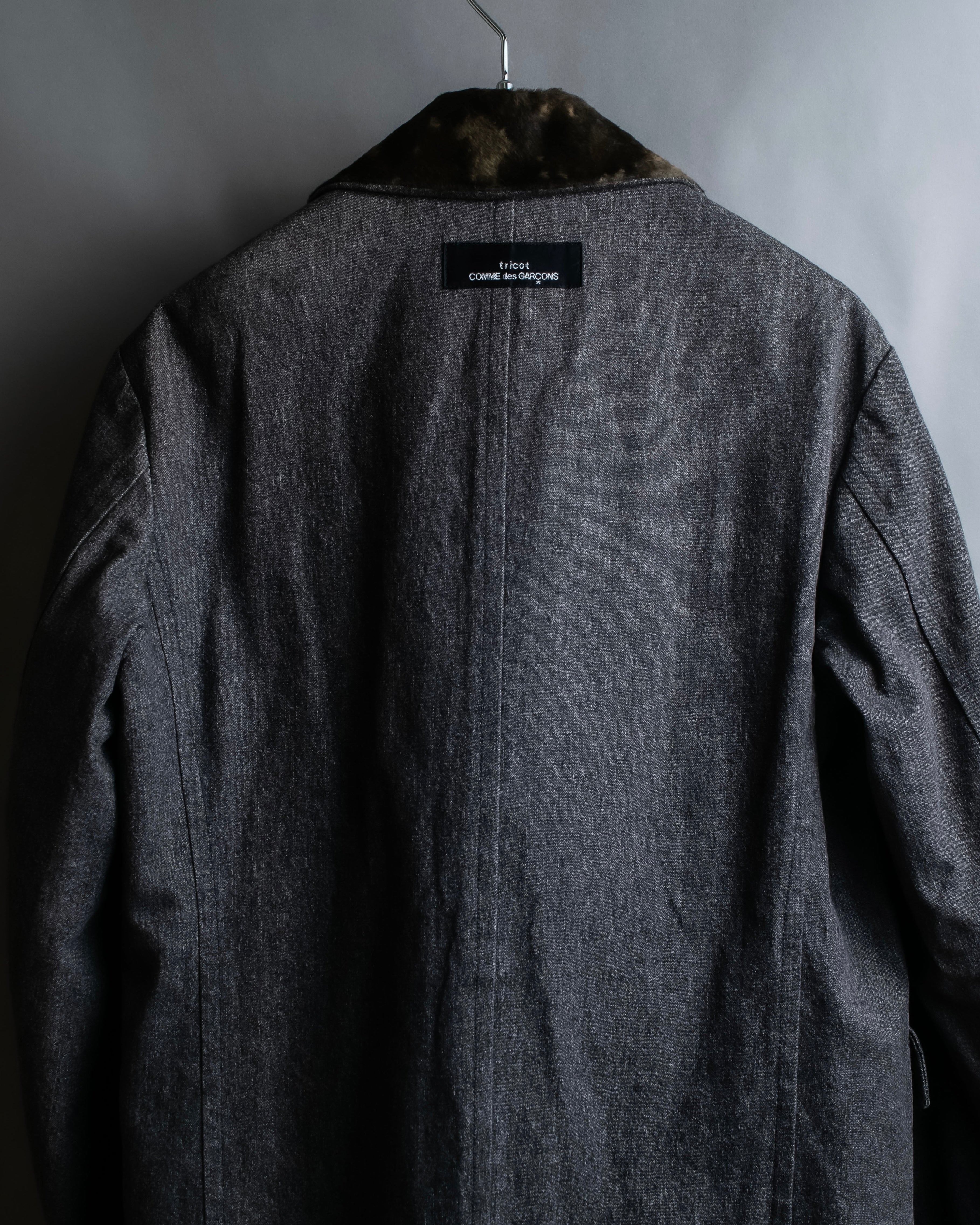 "tricot COMME des GARCONS" 
Double-breasted reversible fur tailored coat