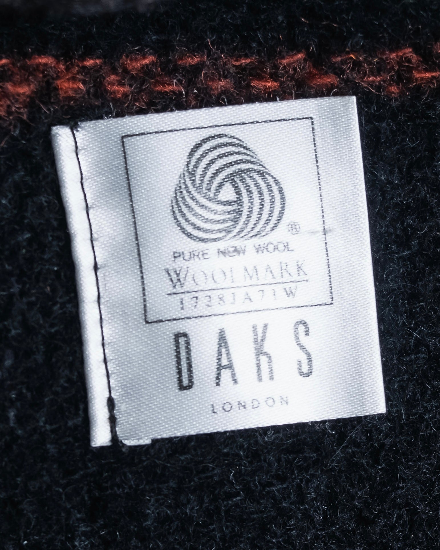 "DAKS" House check pattern fringe design muffler