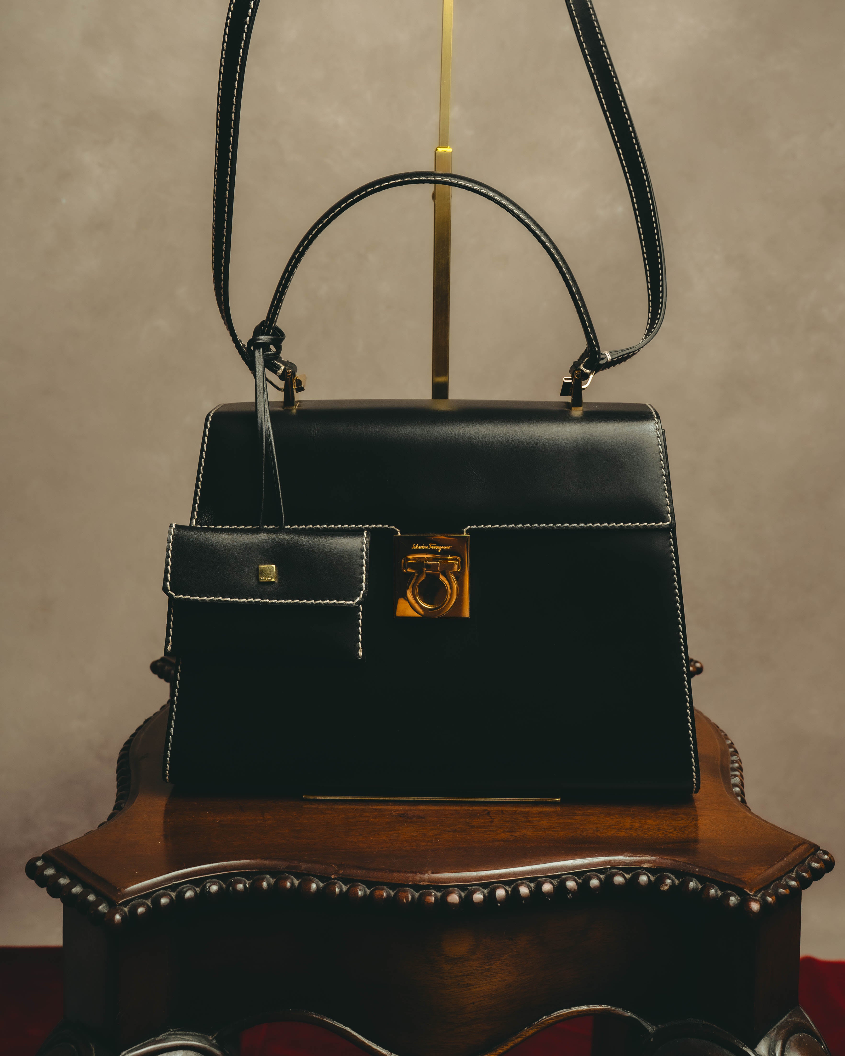 -SPECIAL- "Salvatore Ferragamo" 90's-00's Gancini contrast stitch leather handbag