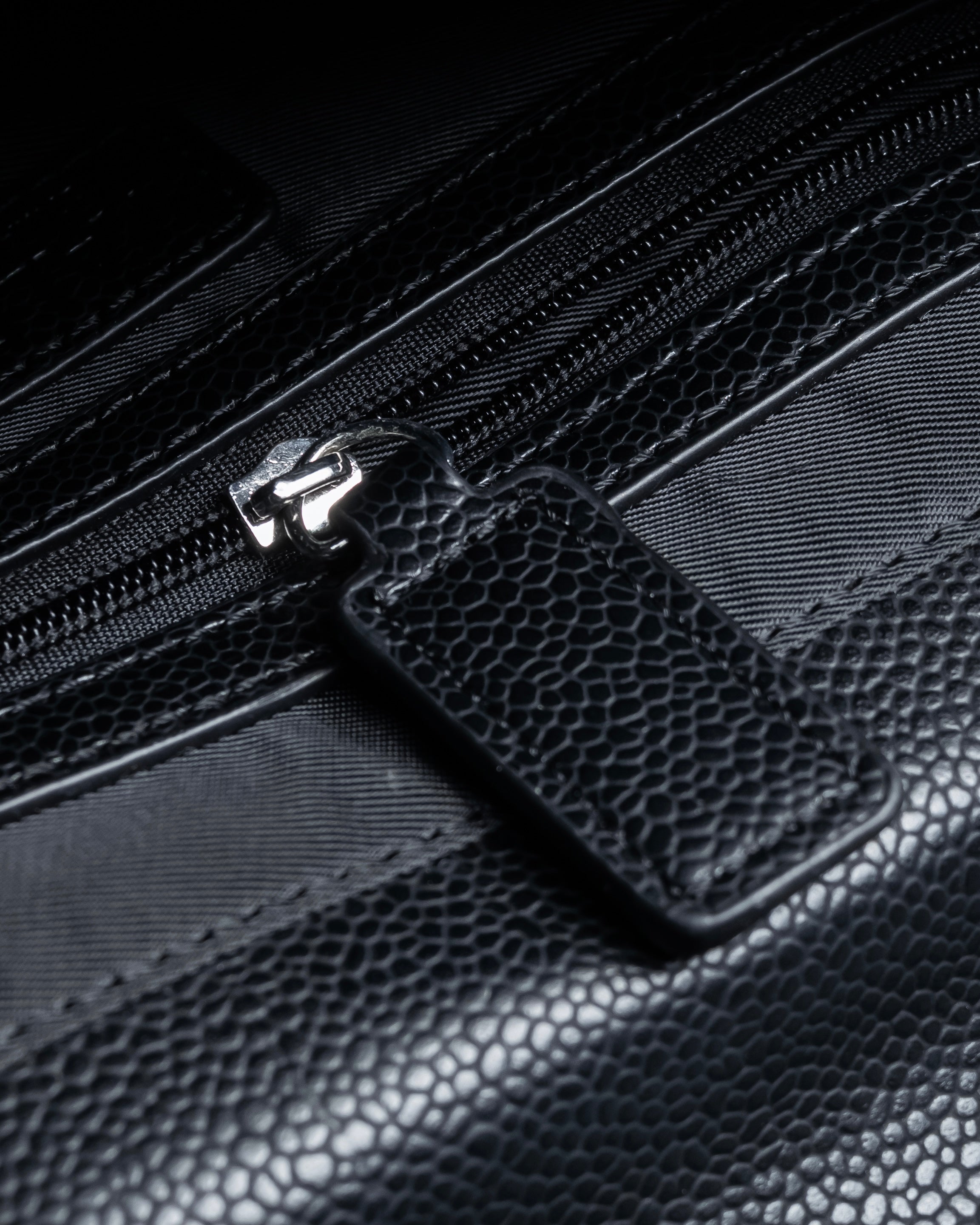 "VALENTINO" Textured leather V tassel chain shoulder bag