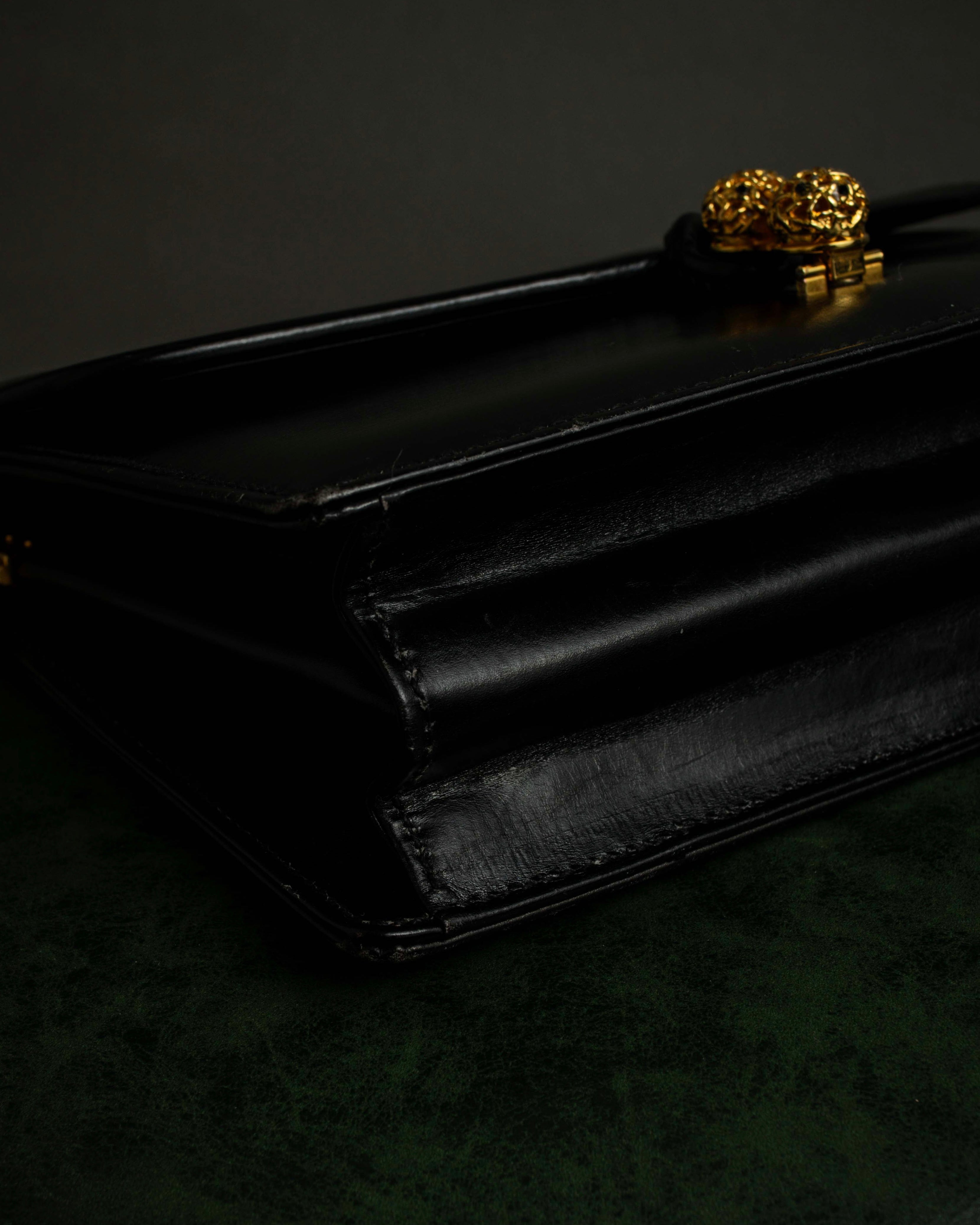 "GUCCI" Filigree vintage design chain shoulder leather bag