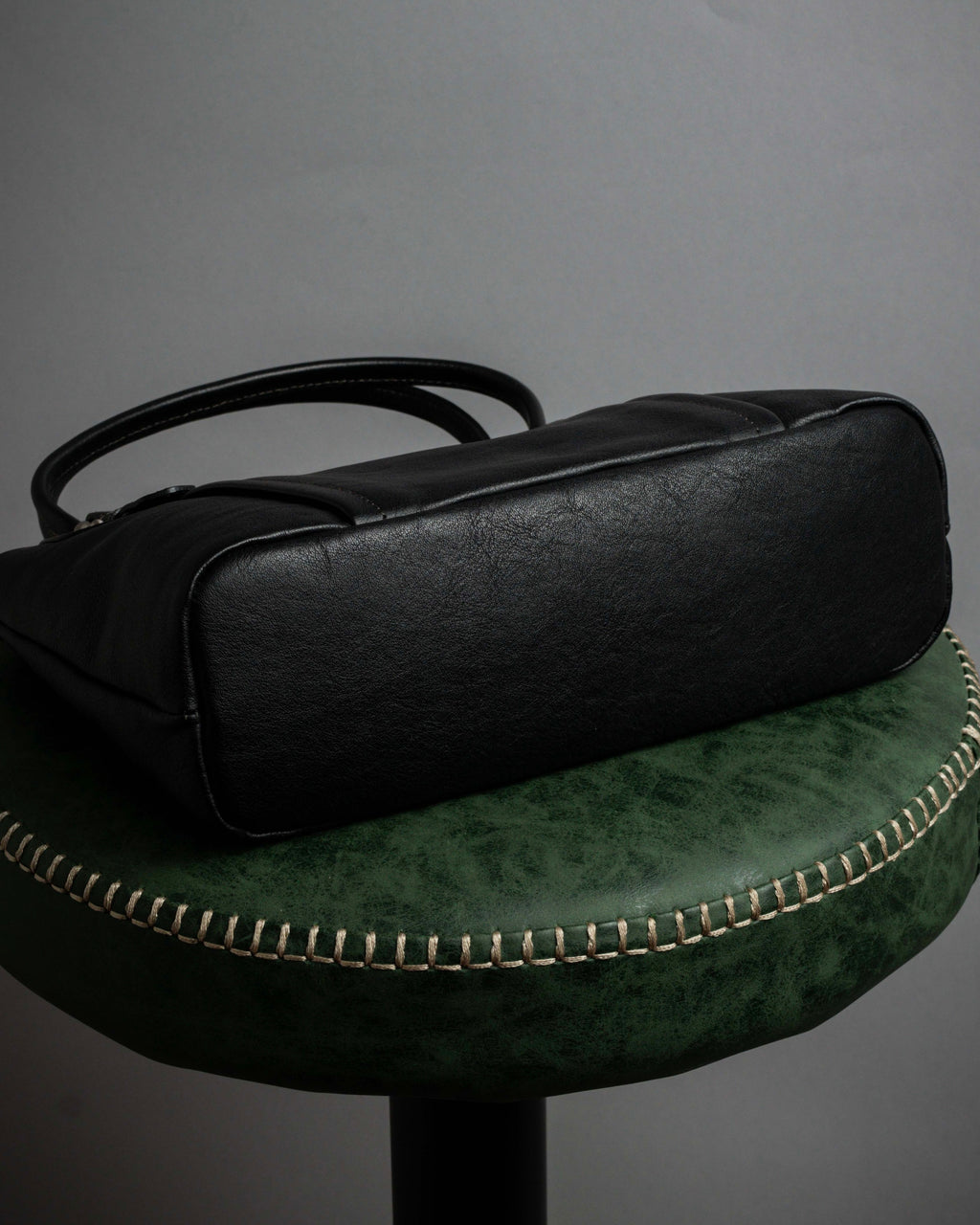"Mila Schön" Horizontal minimalist metal fittings leather one-handle bag