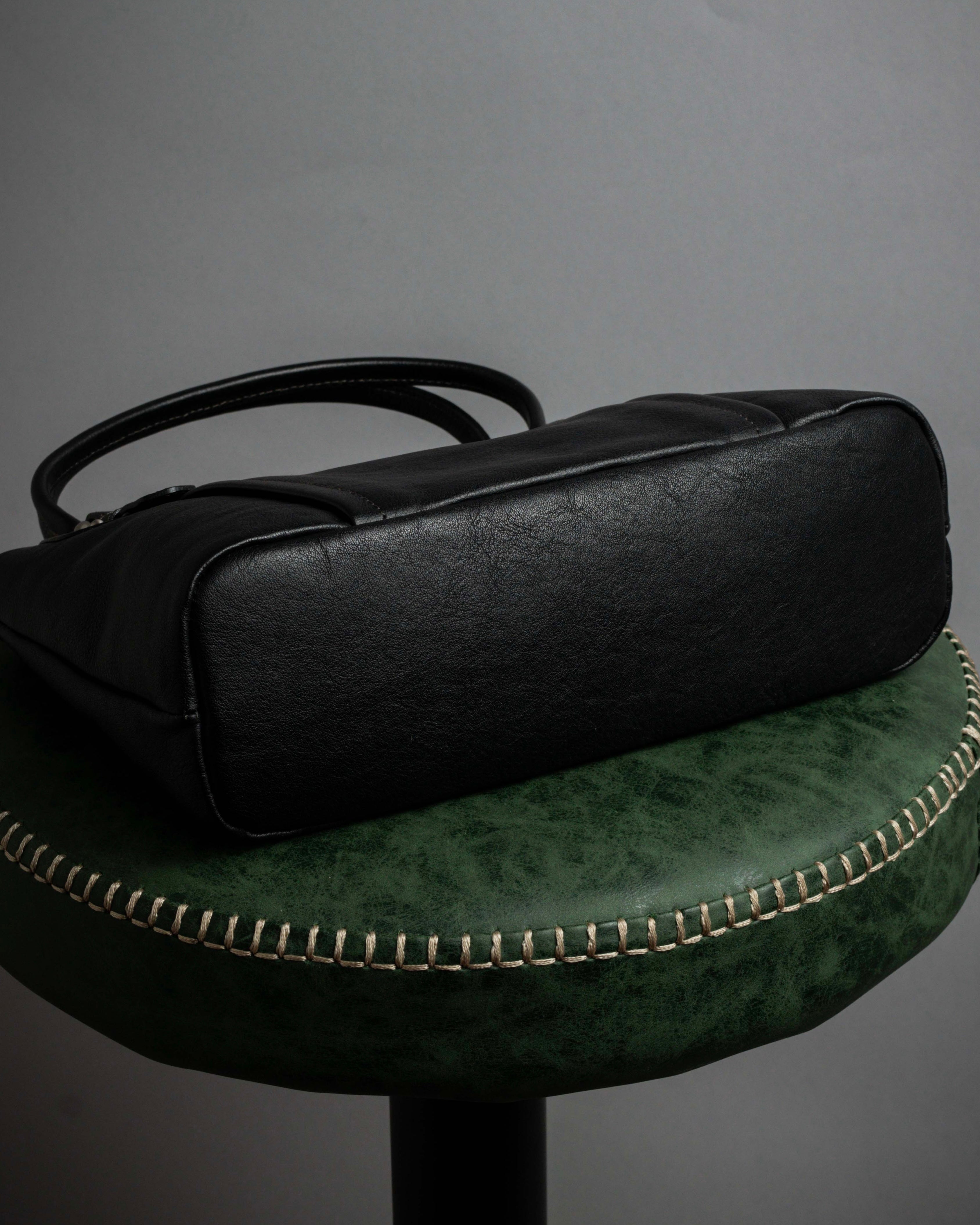 "Mila Schön" Horizontal minimalist metal fittings leather one-handle bag
