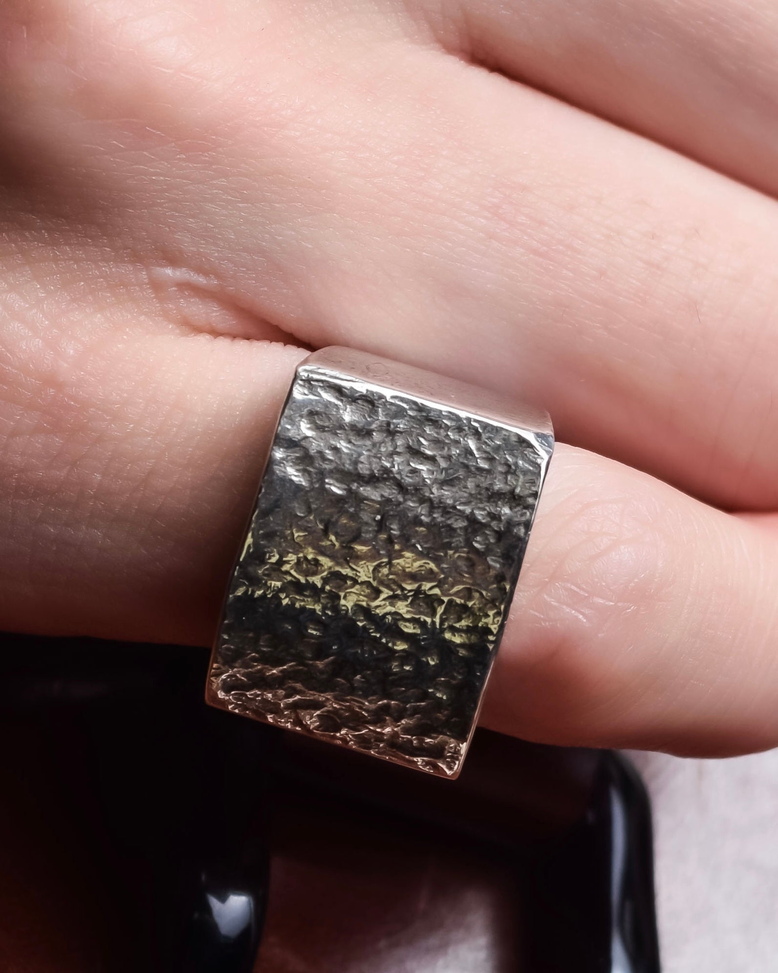 "GUCCI" Hammered texture square dome silver ring