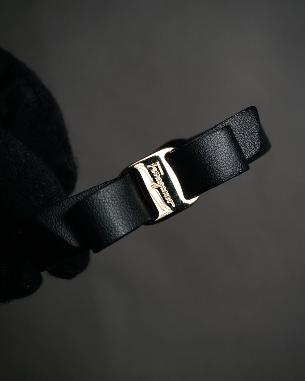 “Salvatore Ferragamo” 2010’s Vara ribbon leather bracelet
