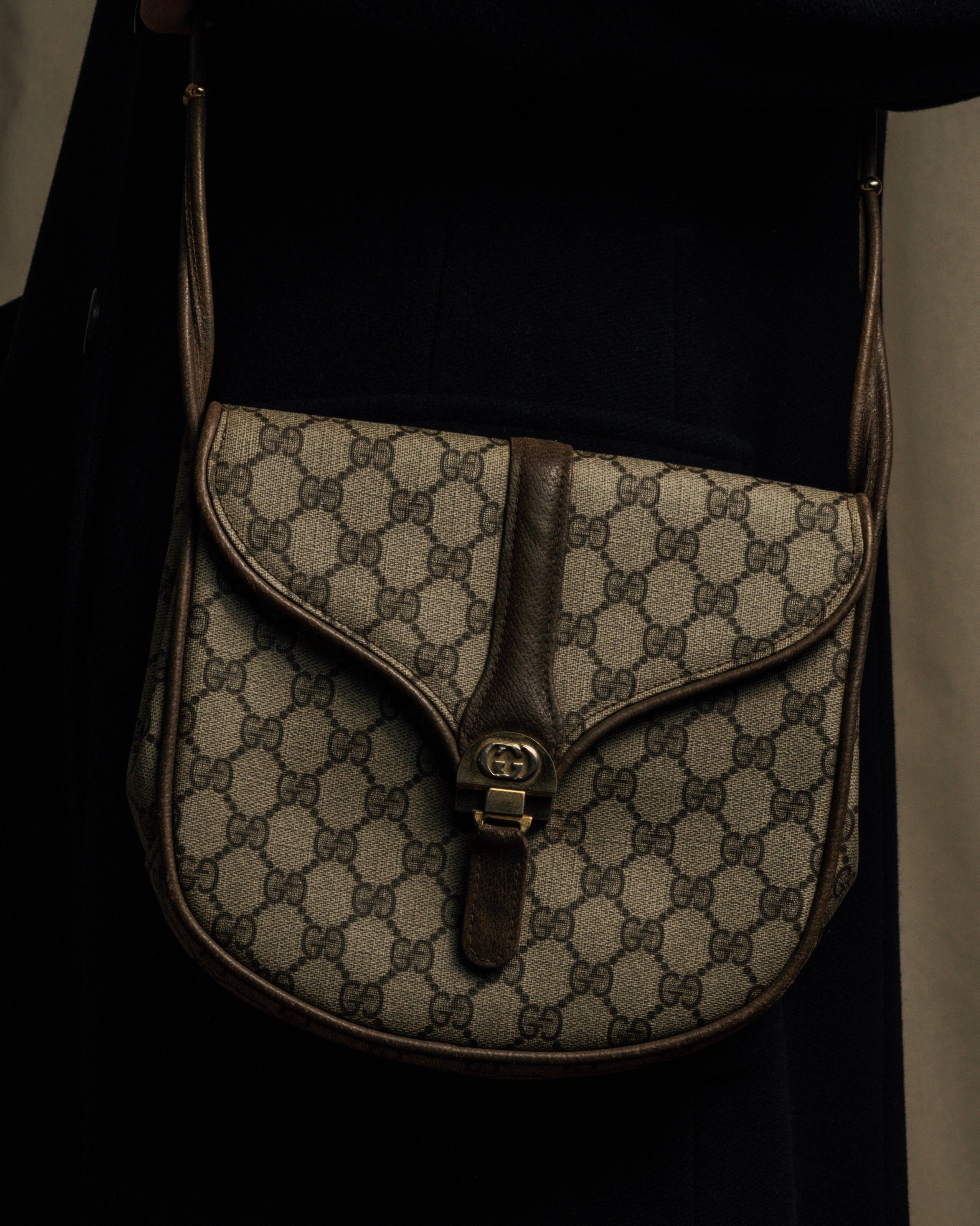 "GUCCI" 1970-80's Clasp design GG logo pattern shoulder bag