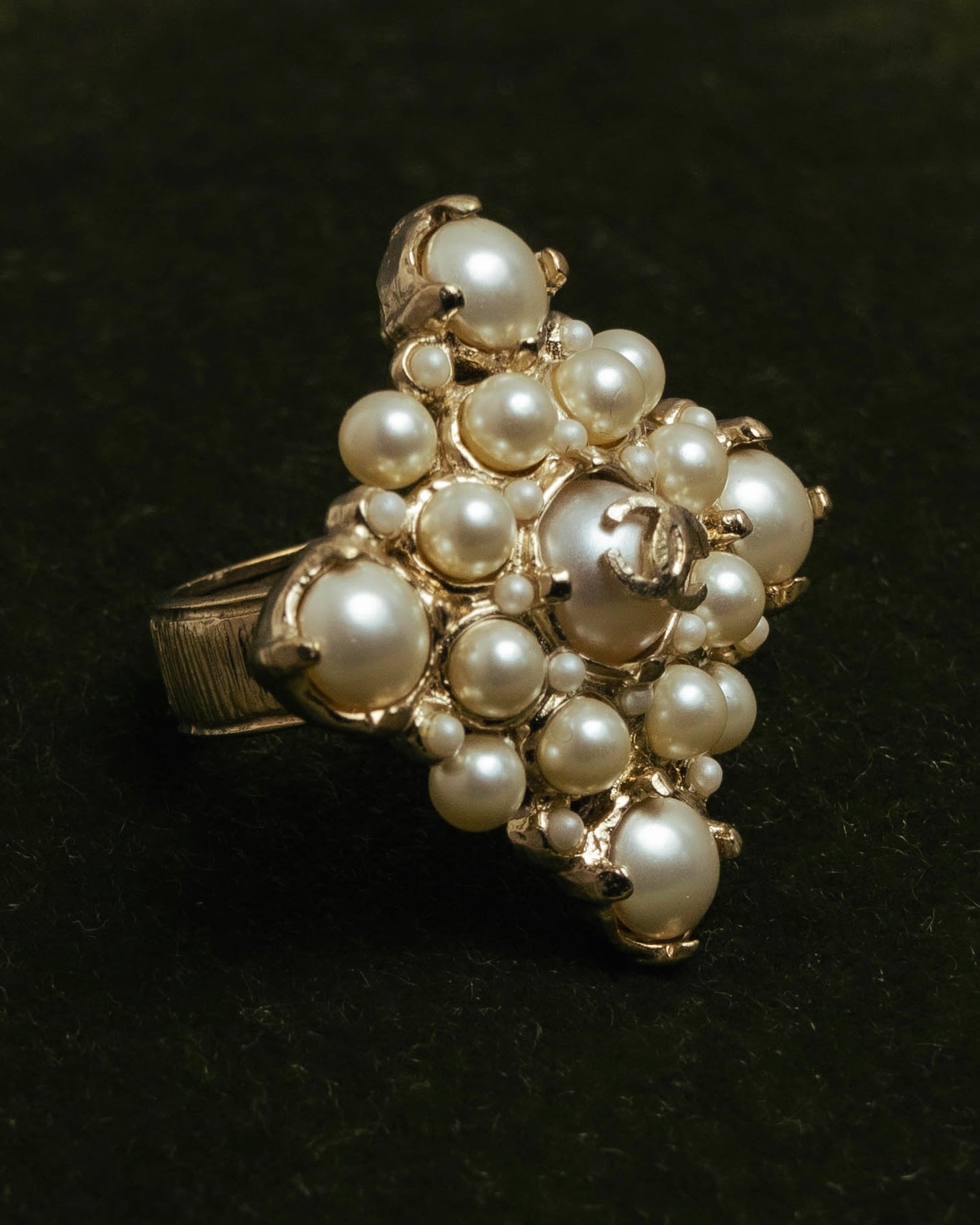 -SPECIAL- “CHANEL” 2013 high summer pearl cc cocktail ring