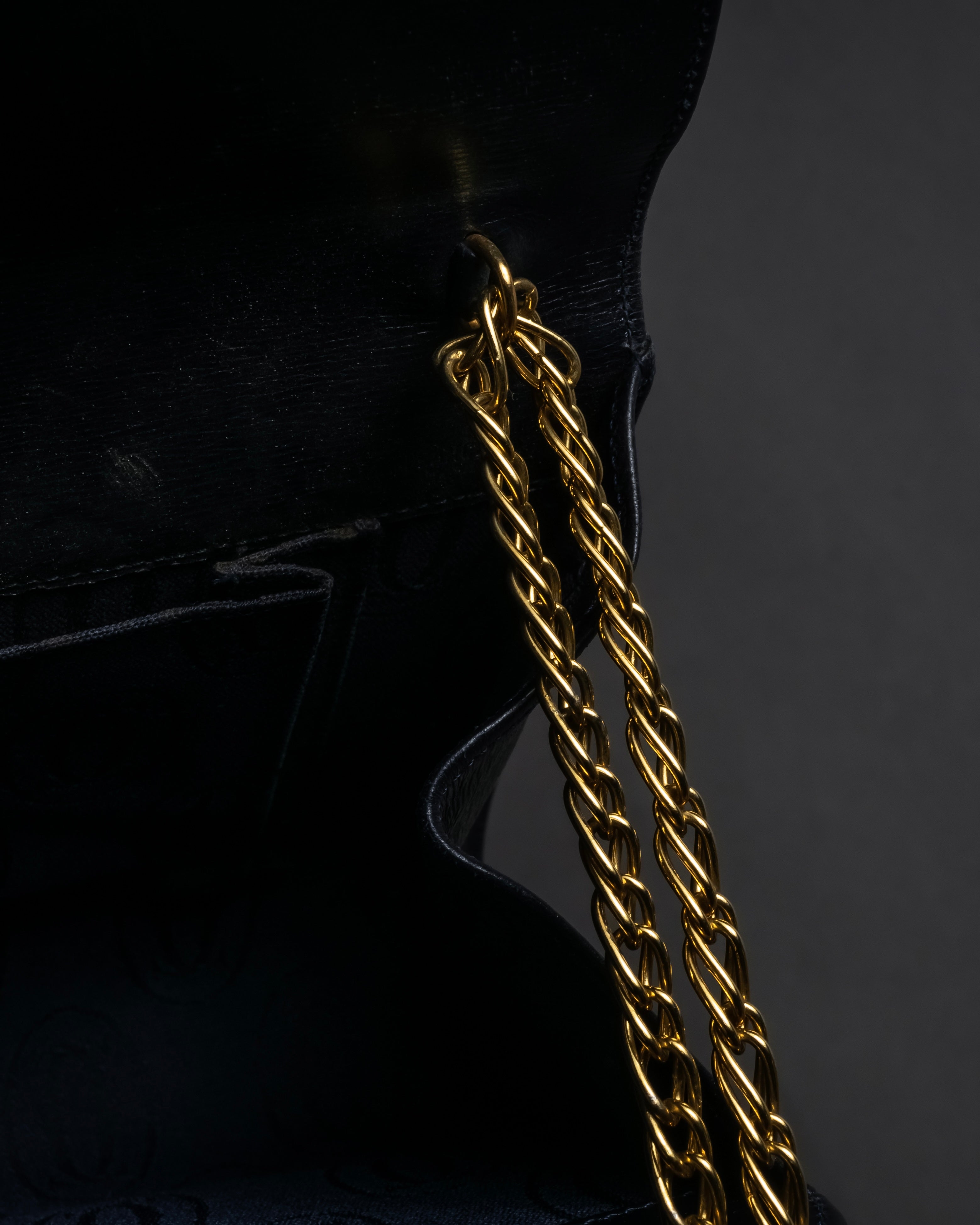 "Cartier" 80’s-90’s sculptural clasp chain shoulder bag