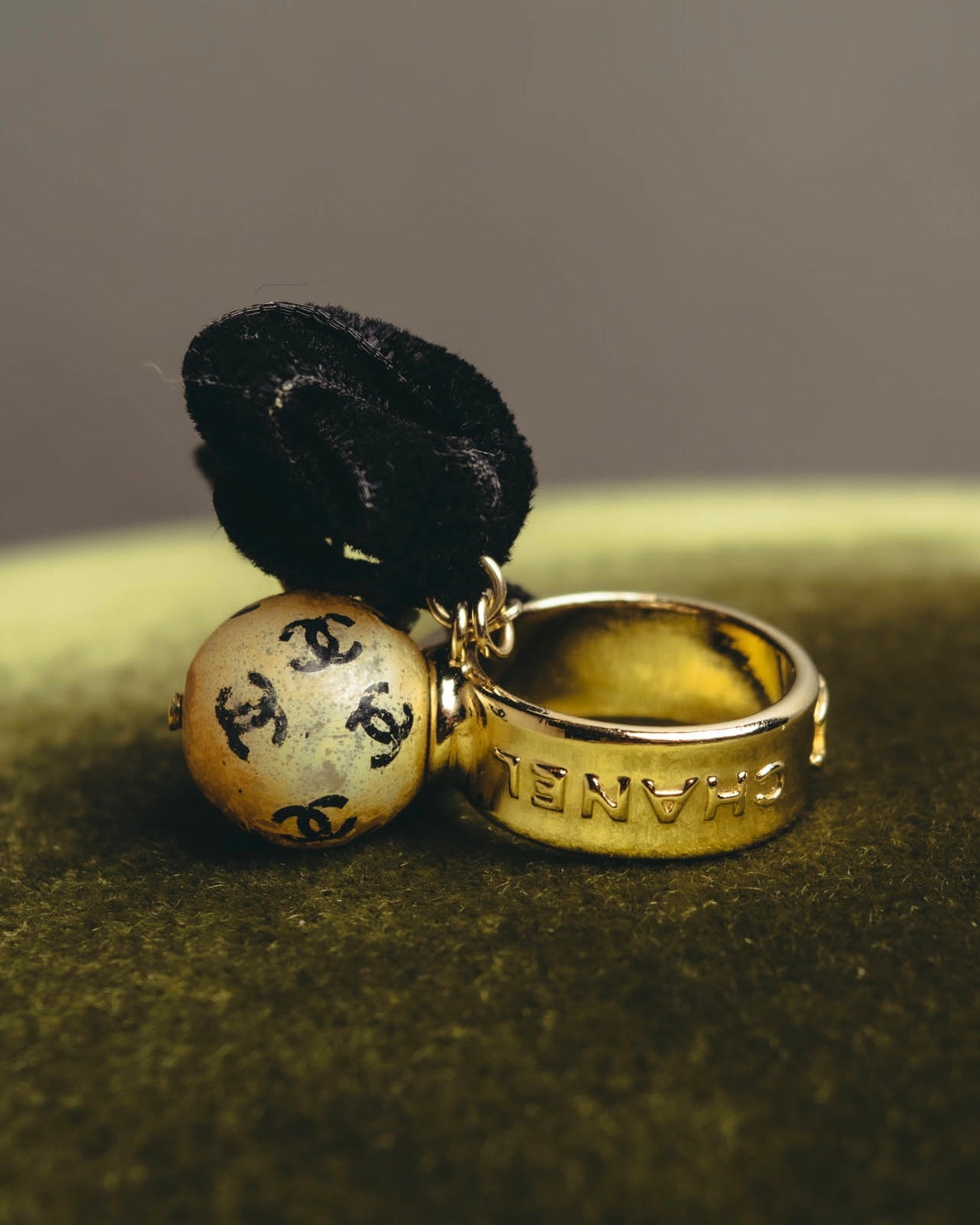 "CHANEL" 00's Playful charm ring