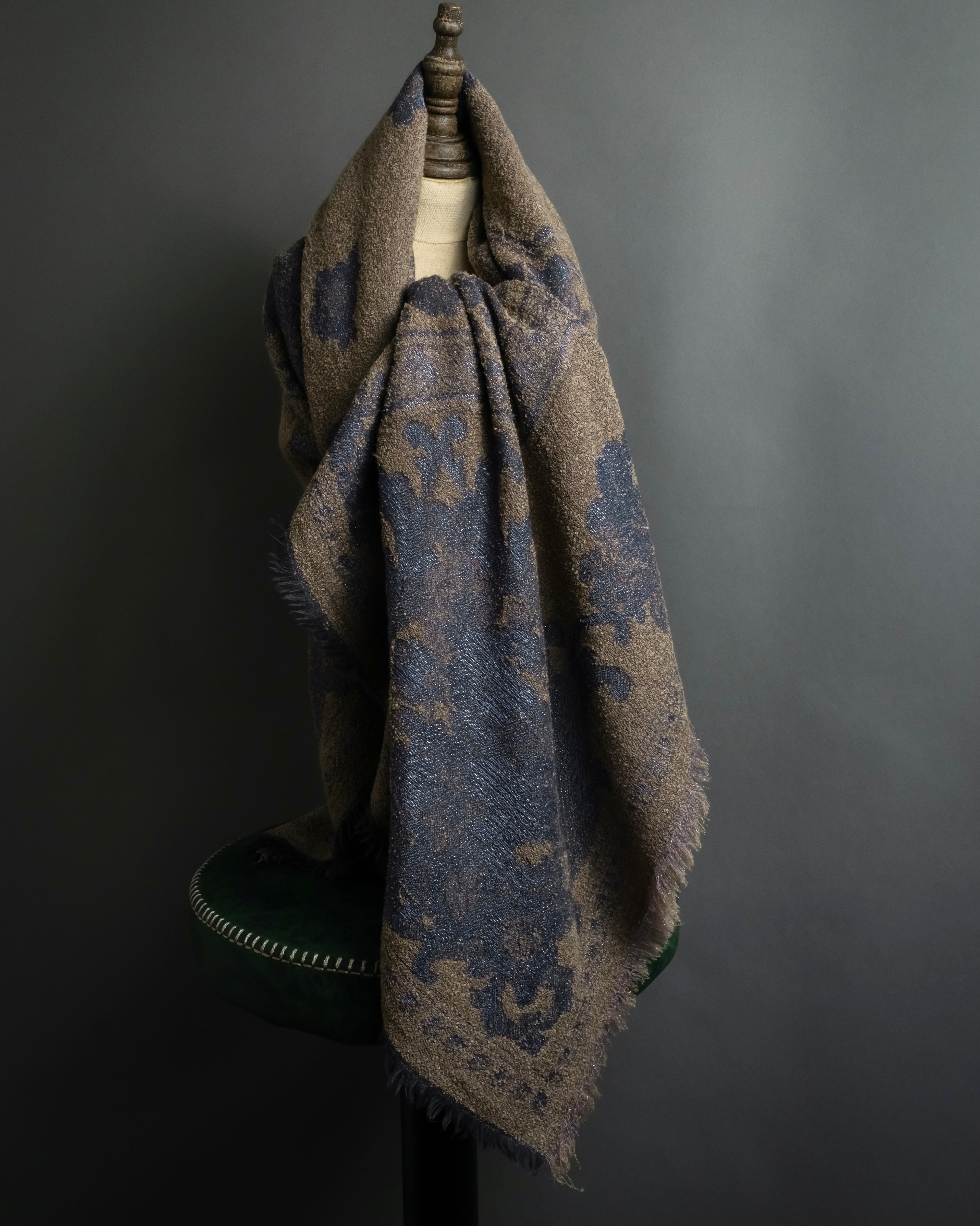 "BALENCIAGA" Large size lame jacquard weave stole