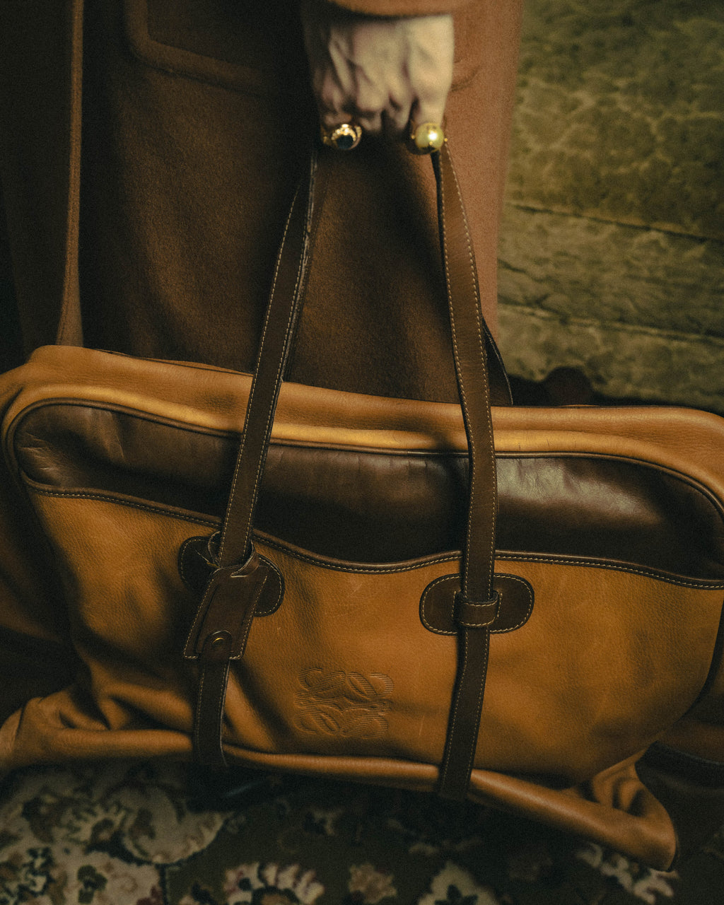 -SPECIAL- “LOEWE” 90’s Anagram embossed wide-opening leather boston bag