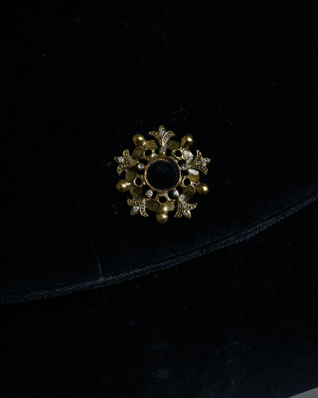 "Salvatore Ferragamo" Antique jewelry motif design velvet shoulder bag