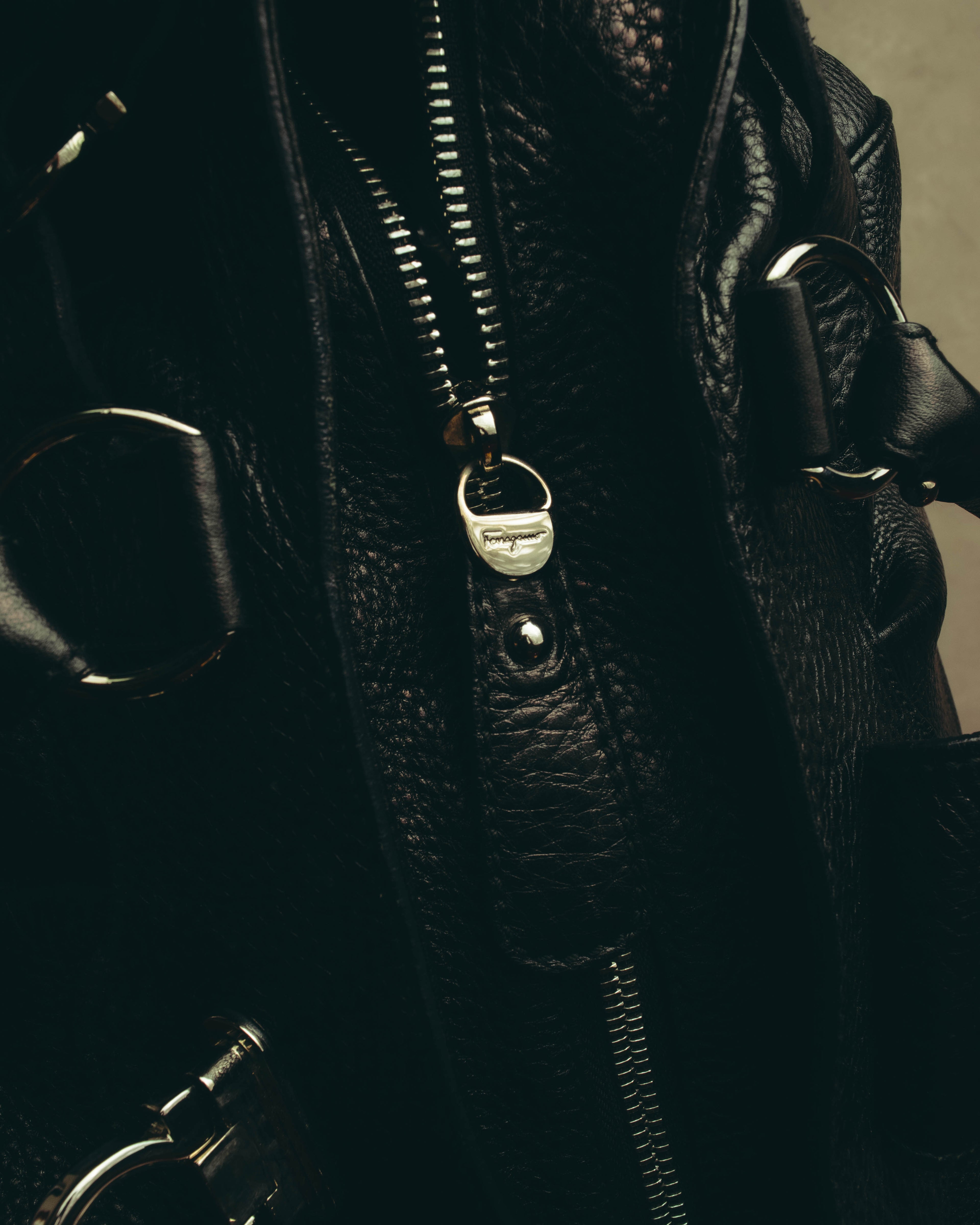 “Salvatore Ferragamo” 00’s-10’s Gancini pebbled leather handbag