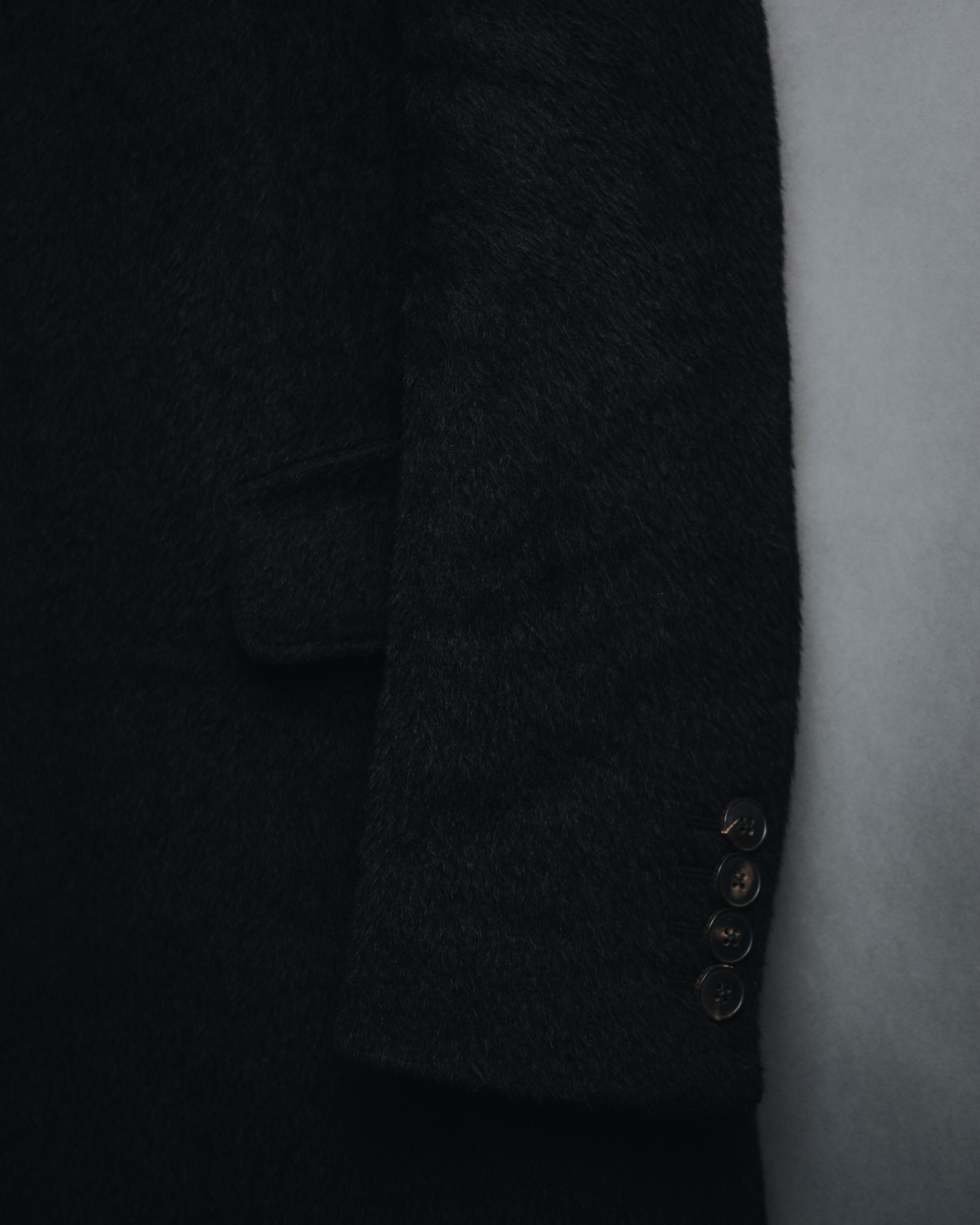 –SPECIAL– "GUCCI" 09-12’s Classically tailored llama-blend Chesterfield coat