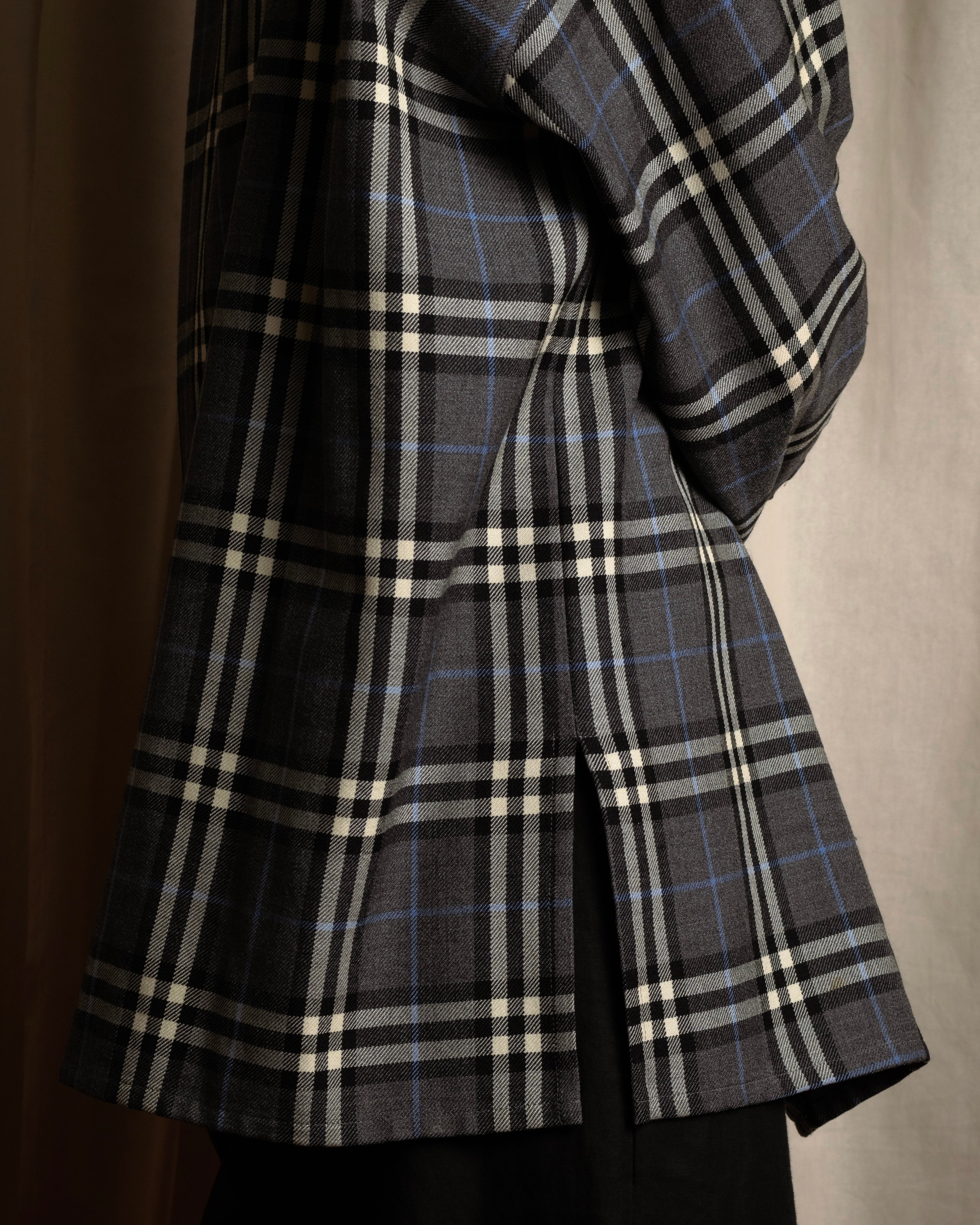 "BURBERRYS" Gold metal button design check pattern wool shirt