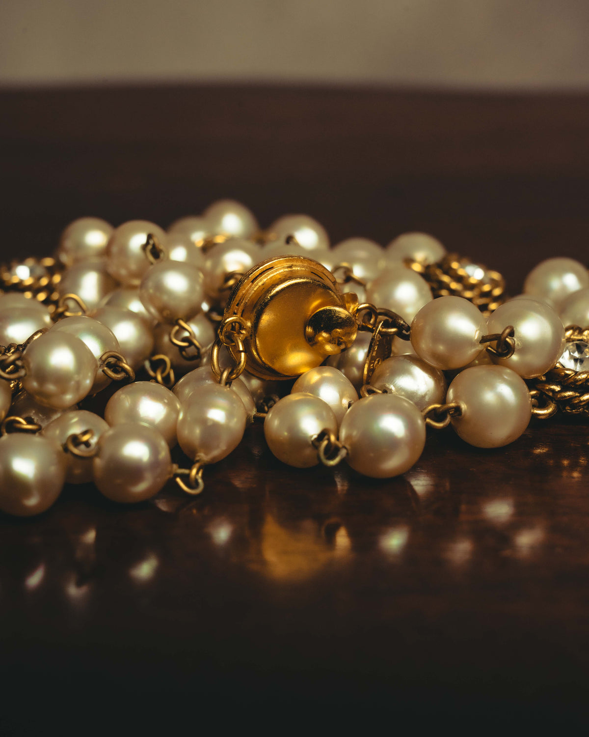 -SPECIAL- "CHANEL" 90's Pearl and crystal embellished long necklace