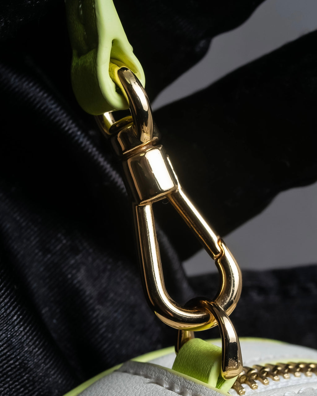 "Kate Spade" 3D rose design round hand bag