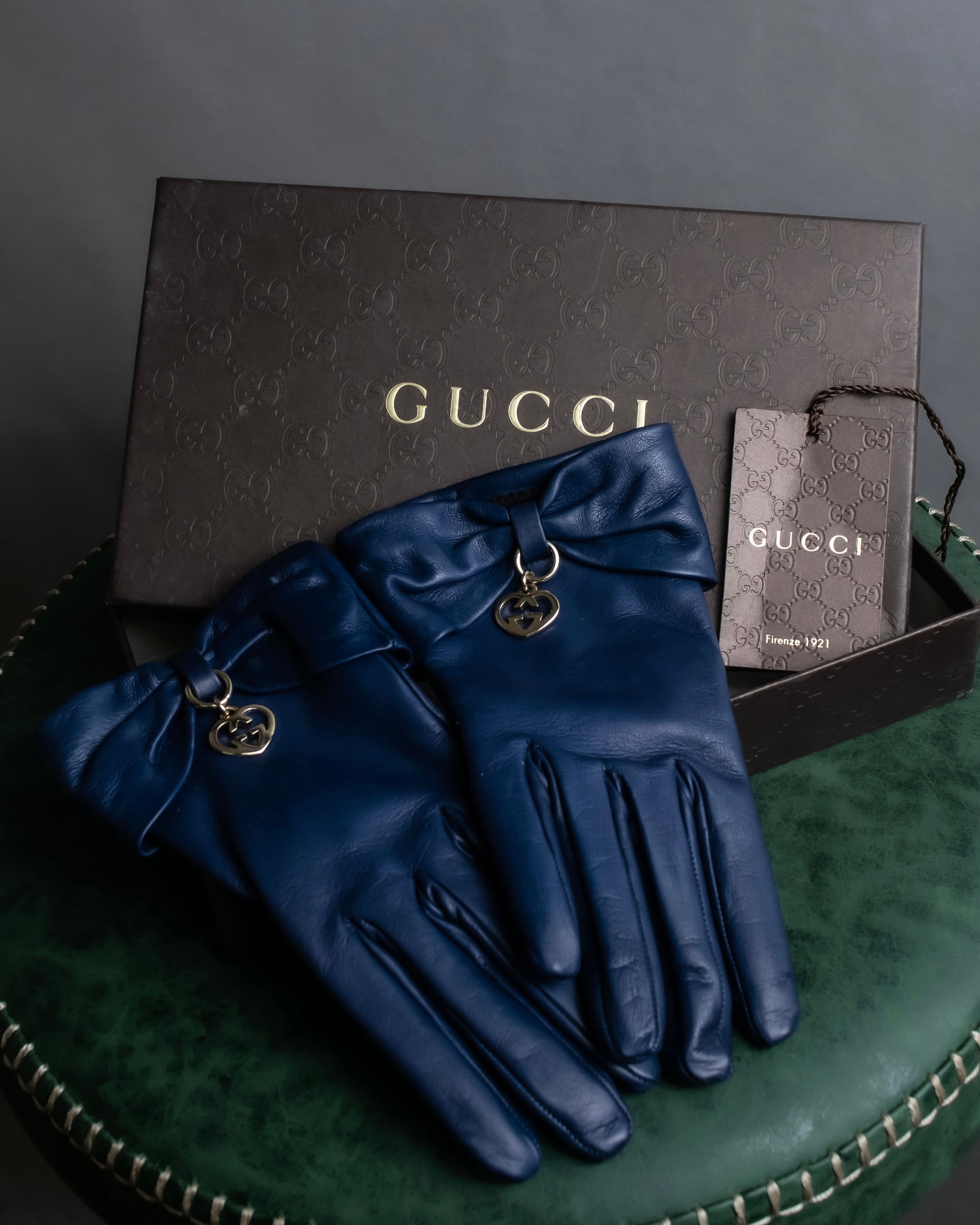 "GUCCI" Ribbon＆charm design blue leather gloves