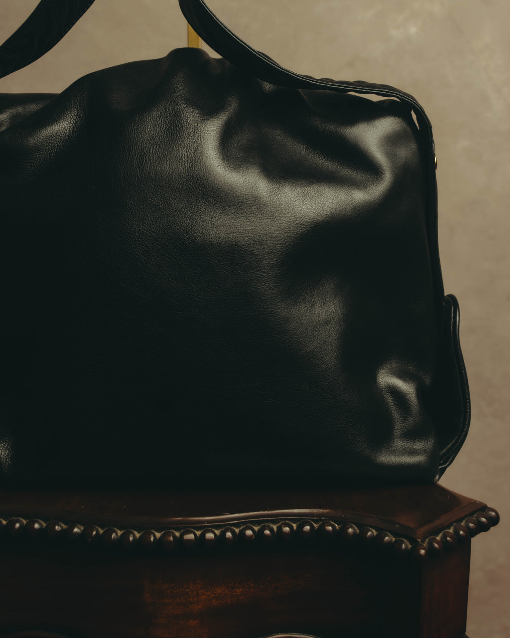 -SPECIAL- "Gucci" 80's Vintage tiger head leather draping shoulder bag with crest charm