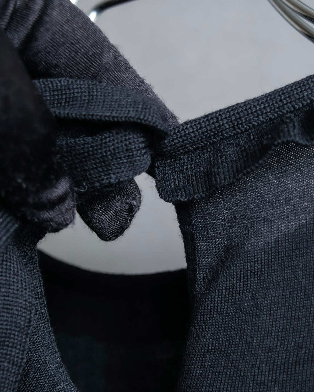 "VALENTINO" Ruffle＆lace design black knit