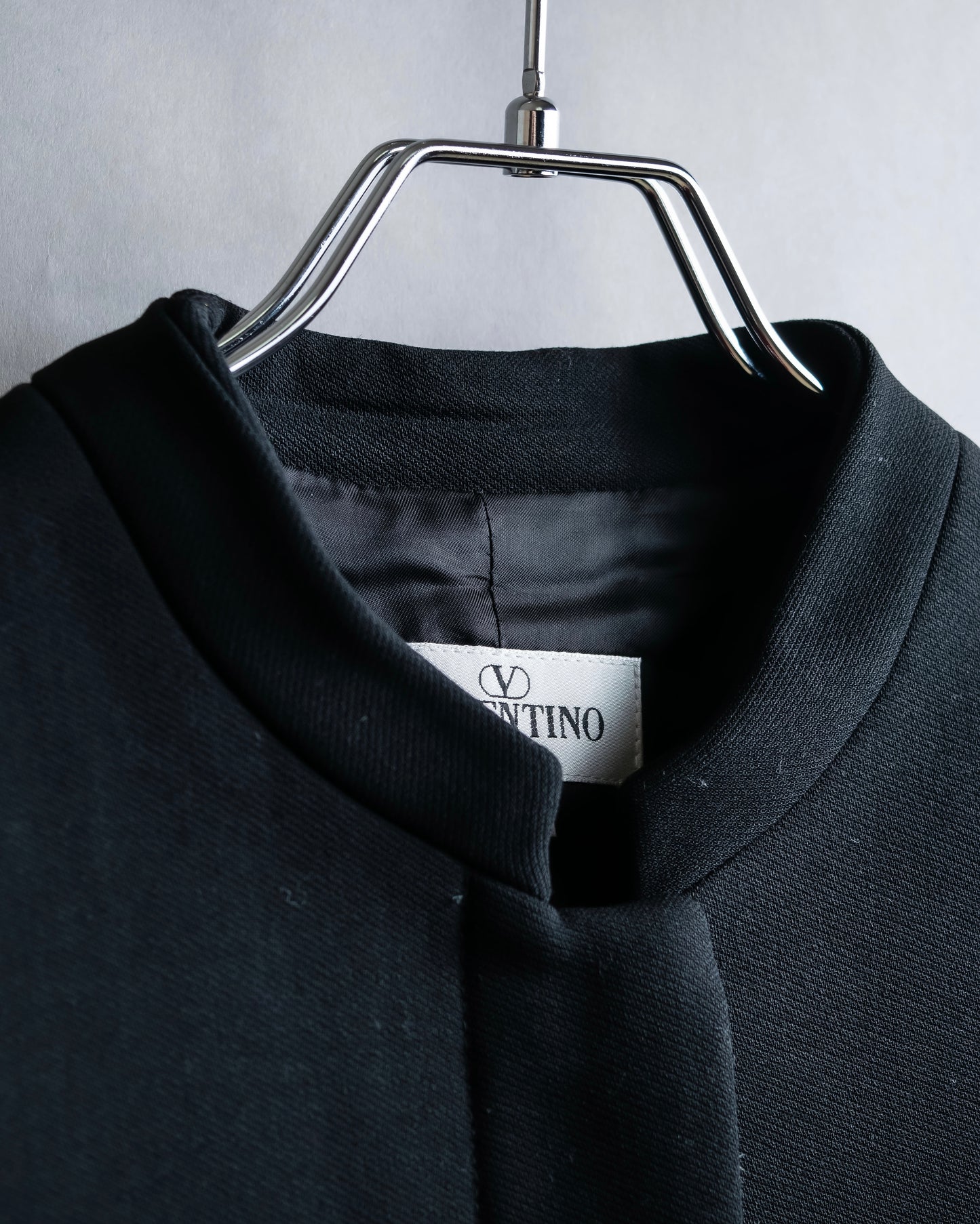 "VALENTINO" Solid no collar dart shaped long coat