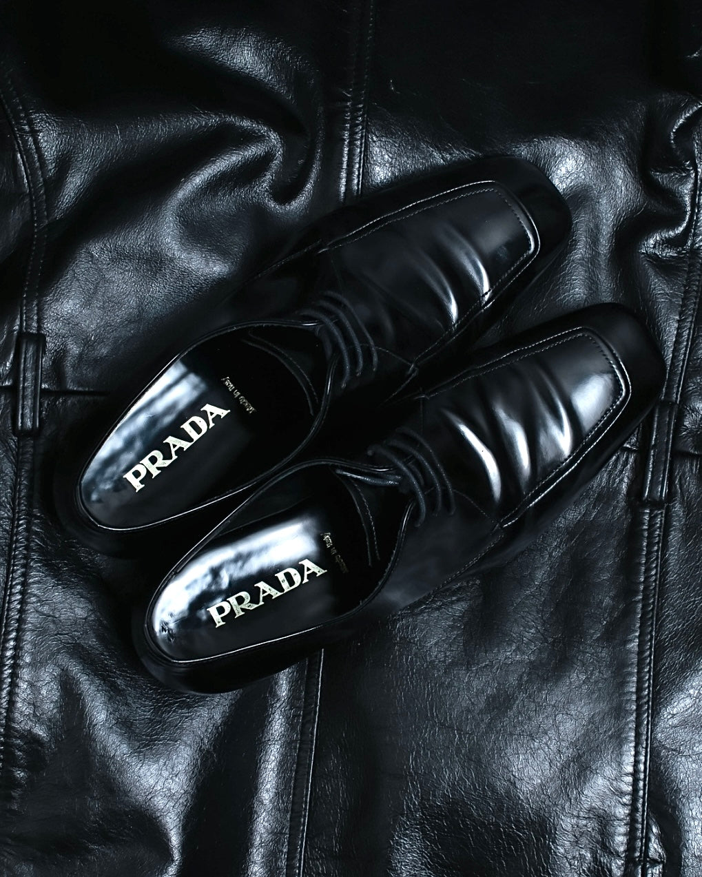 "PRADA" glossy leather formal shoes
