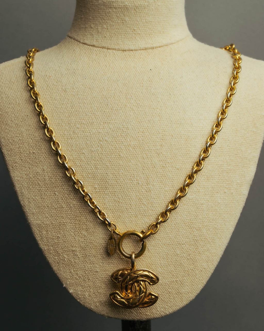 -SPECIAL- “CHANEL” 80’s-90’s Quilted cc pendant chain necklace