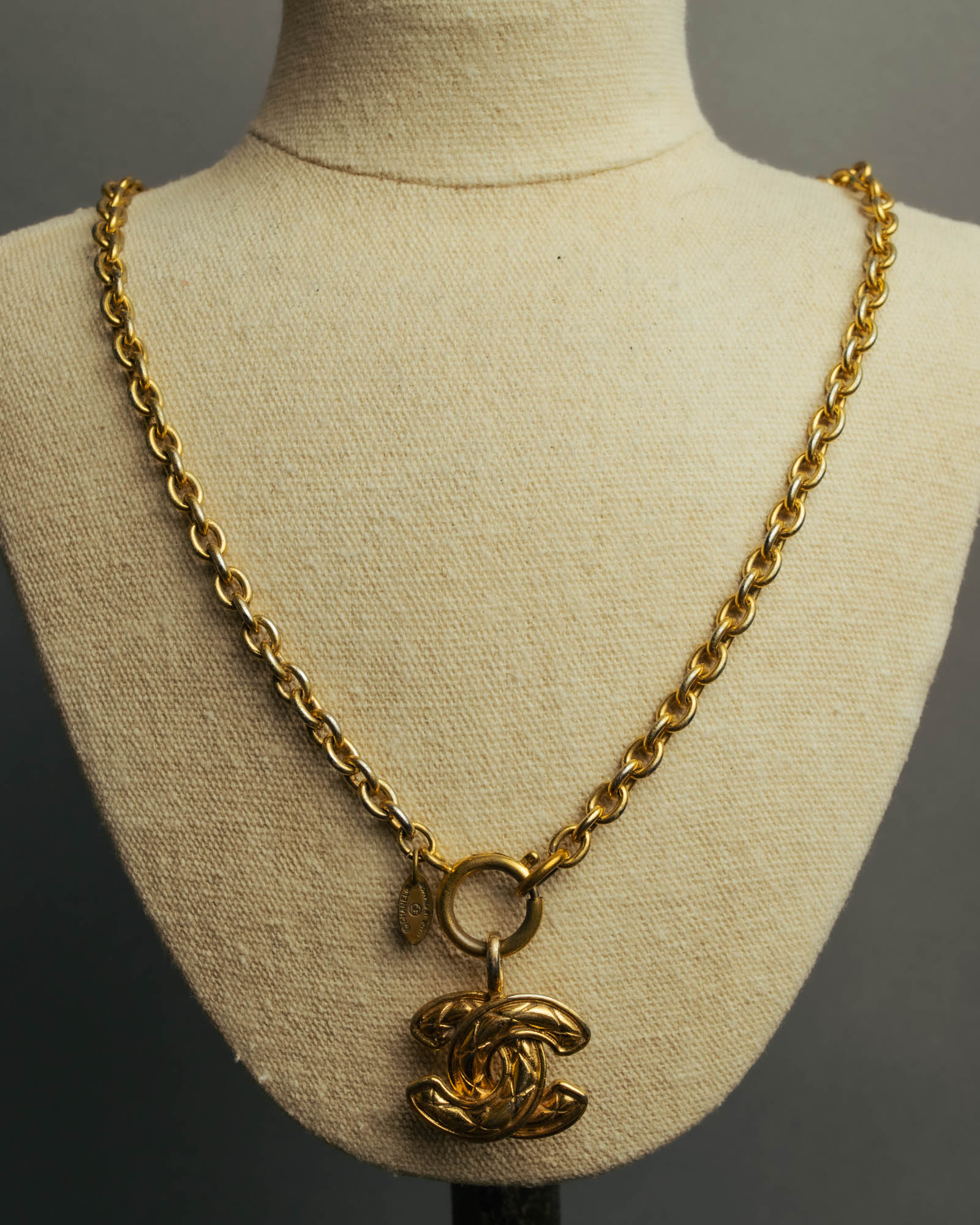 -SPECIAL- “CHANEL” 80’s-90’s Quilted cc pendant chain necklace