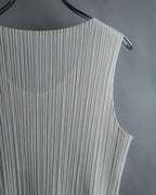 "PLEATS PLEASE ISSEY MIYAKE" Off-white tank top
