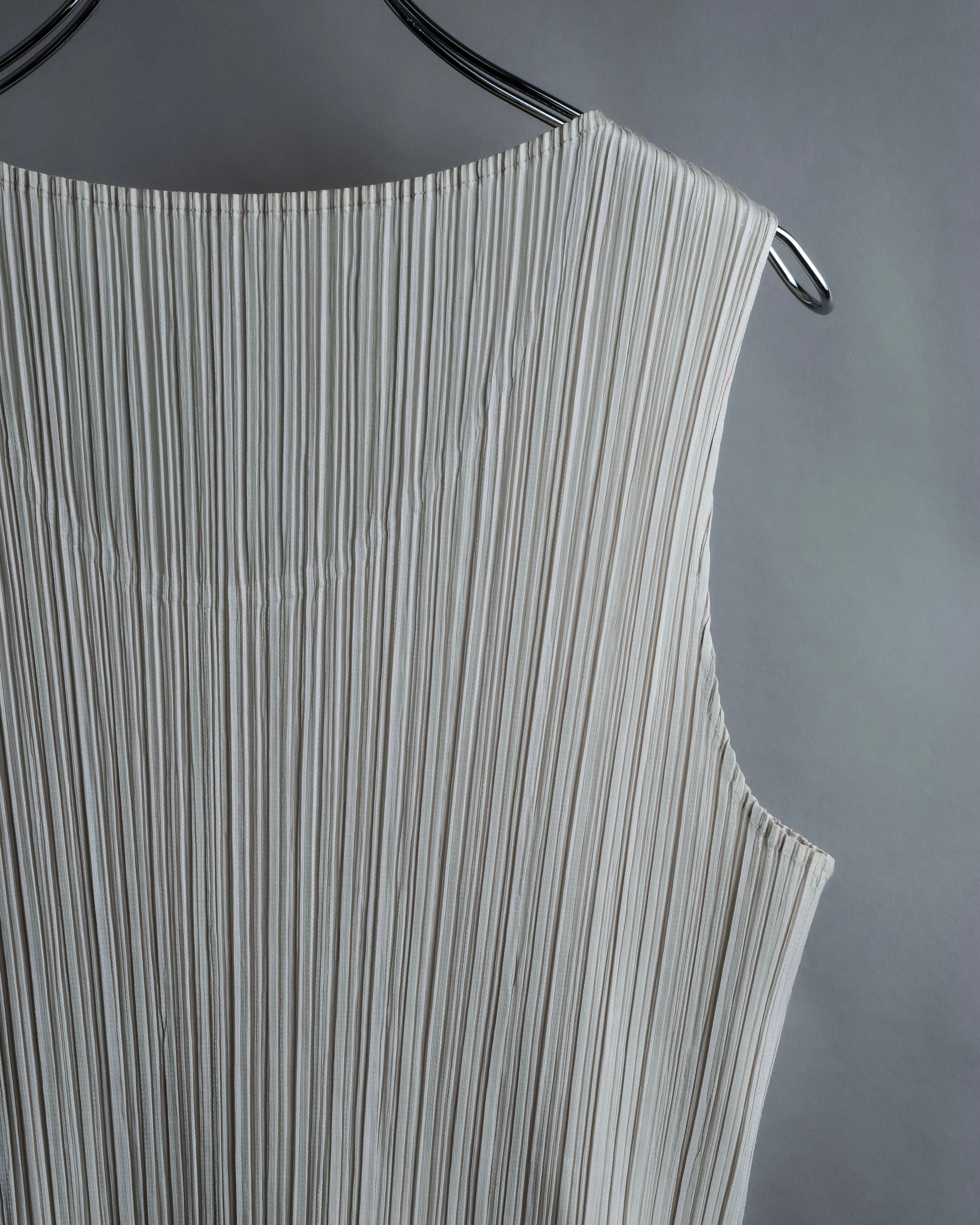 "PLEATS PLEASE ISSEY MIYAKE" Off-white tank top