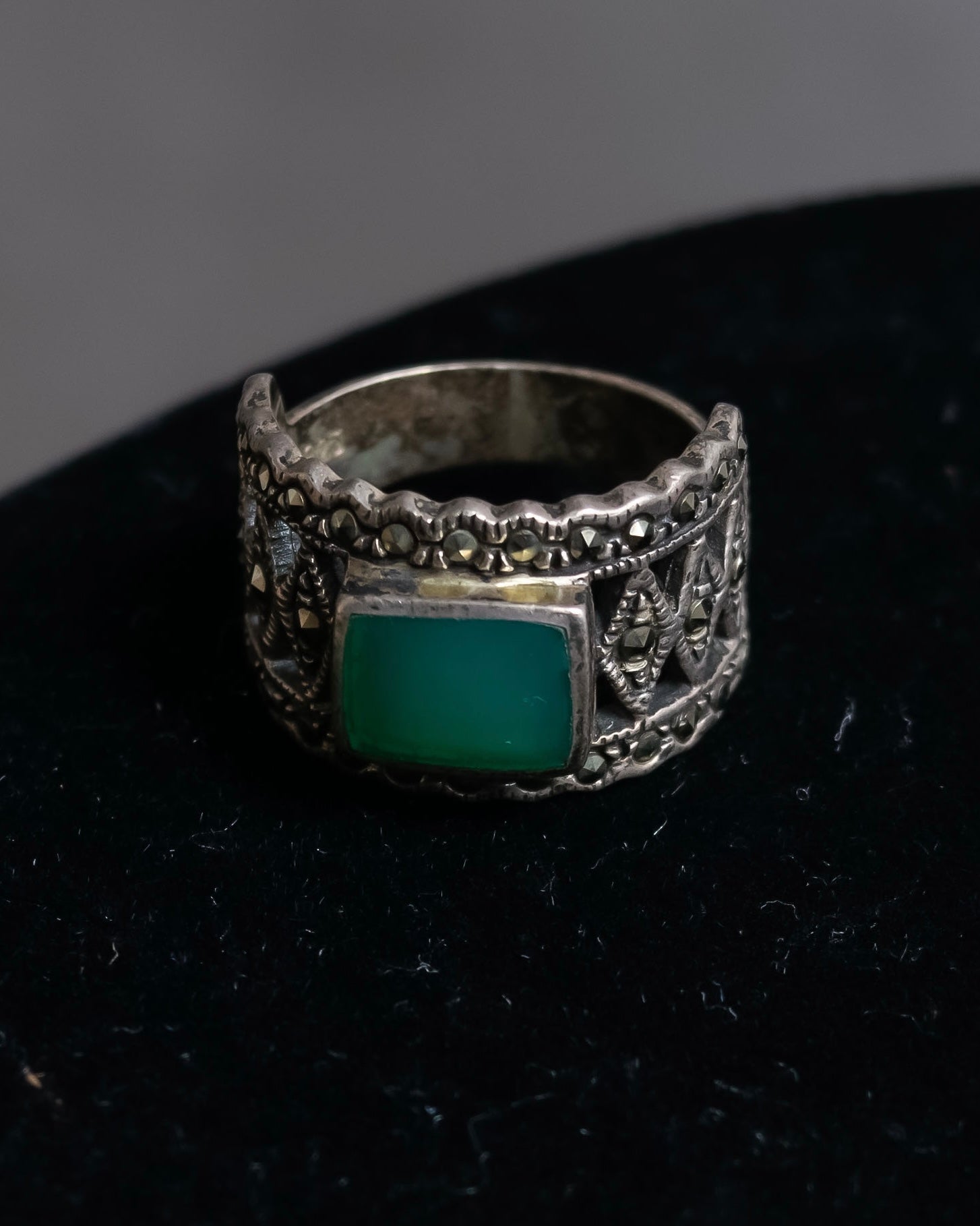 "Vintage green stone top silver ring"