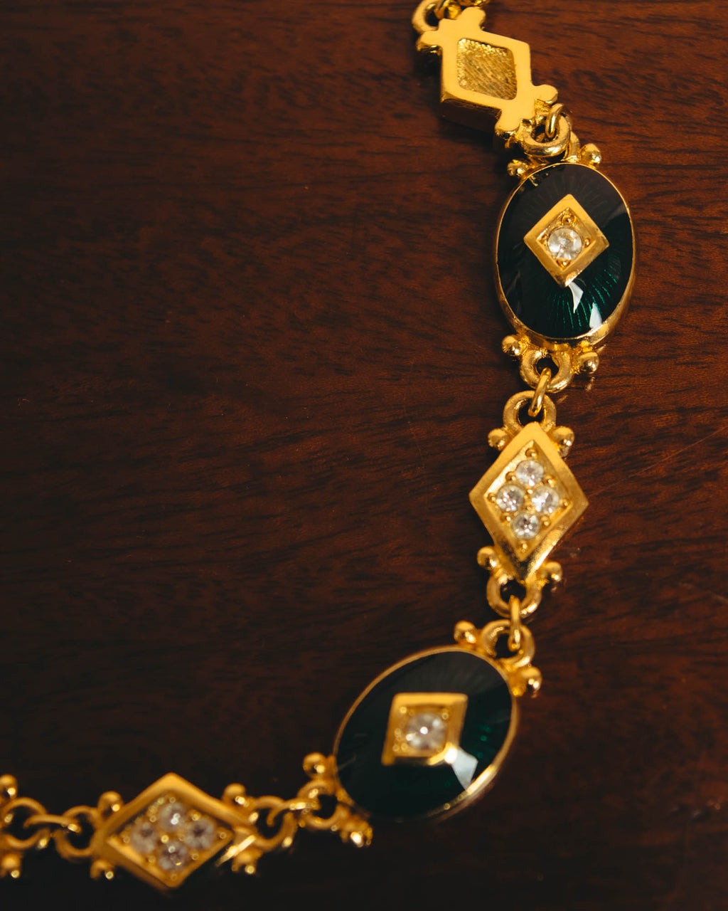 "BURBERRYS" 90's Emerald enamel costume jewelry necklace