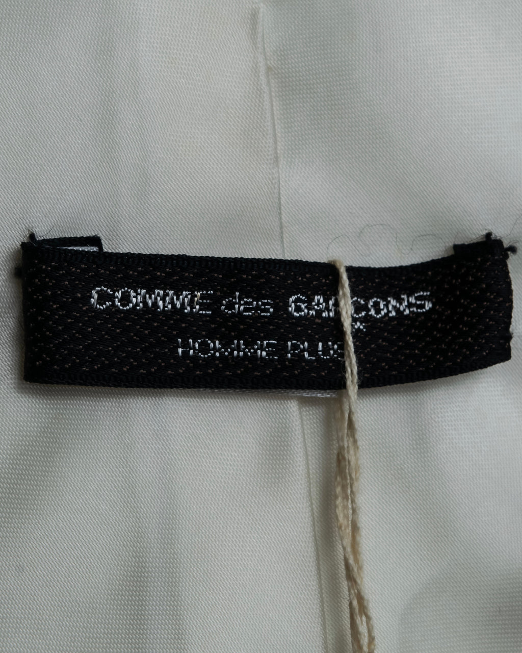 "COMME des GARCONS HOMME PLUS" Beautiful glossy cupra white necktie