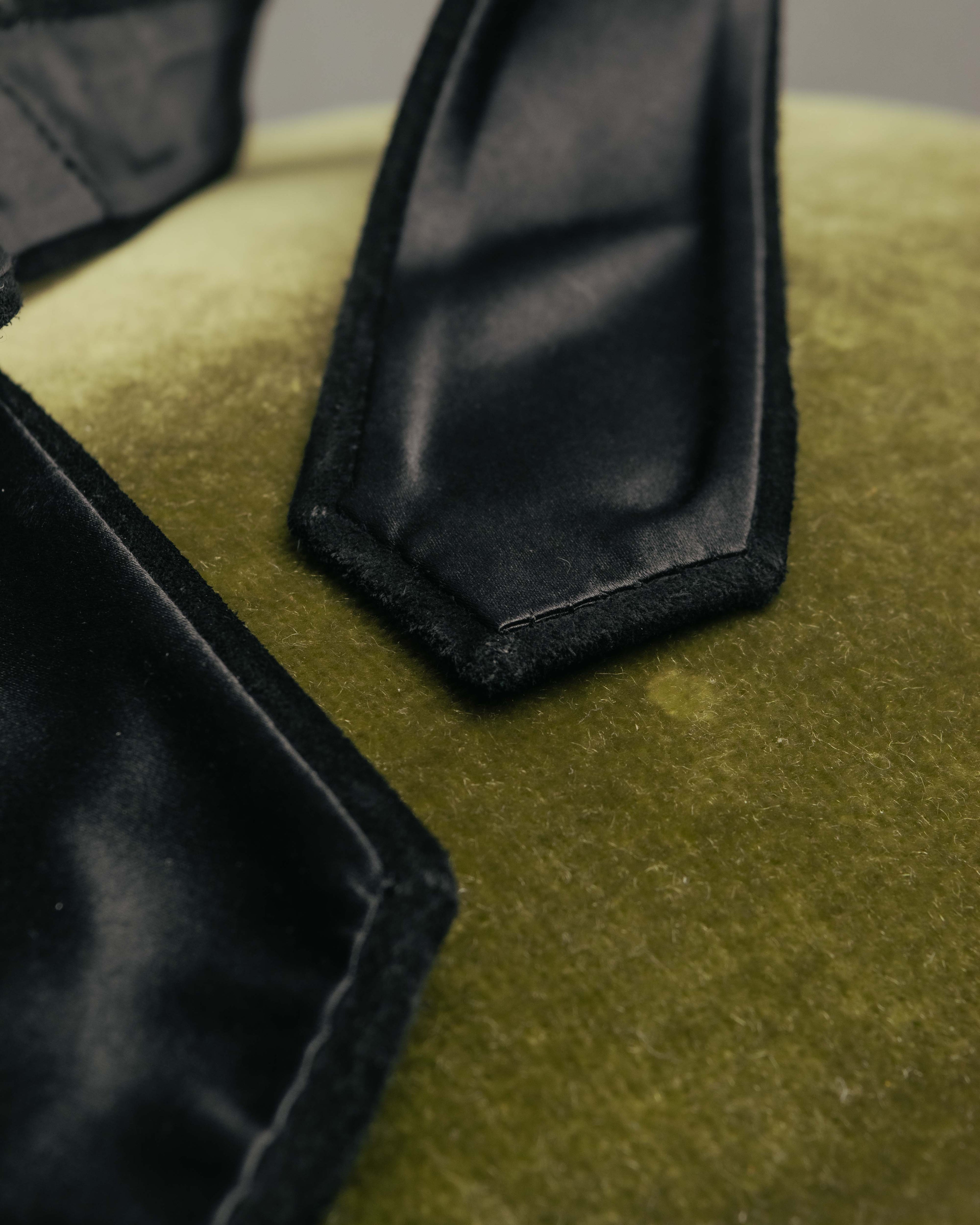 -SPECIAL- “HERMÈS” 2008-18 Suede cutwork leather tie