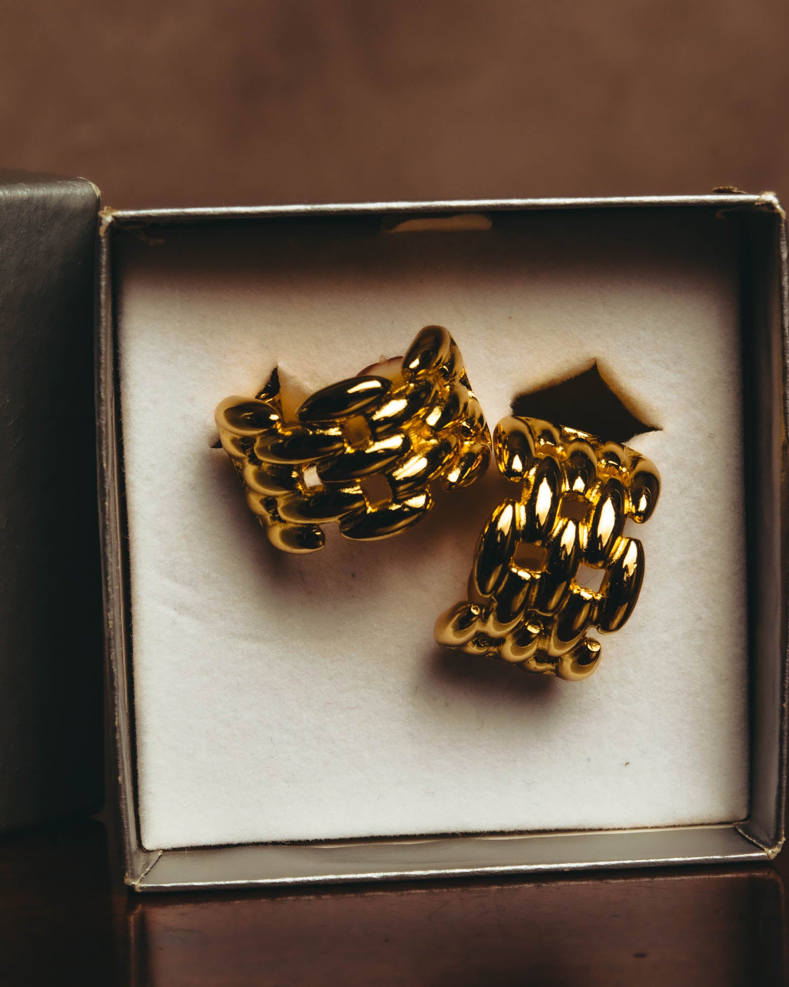 "Christian Dior" 80's-90's Gold chain clip-on earrings