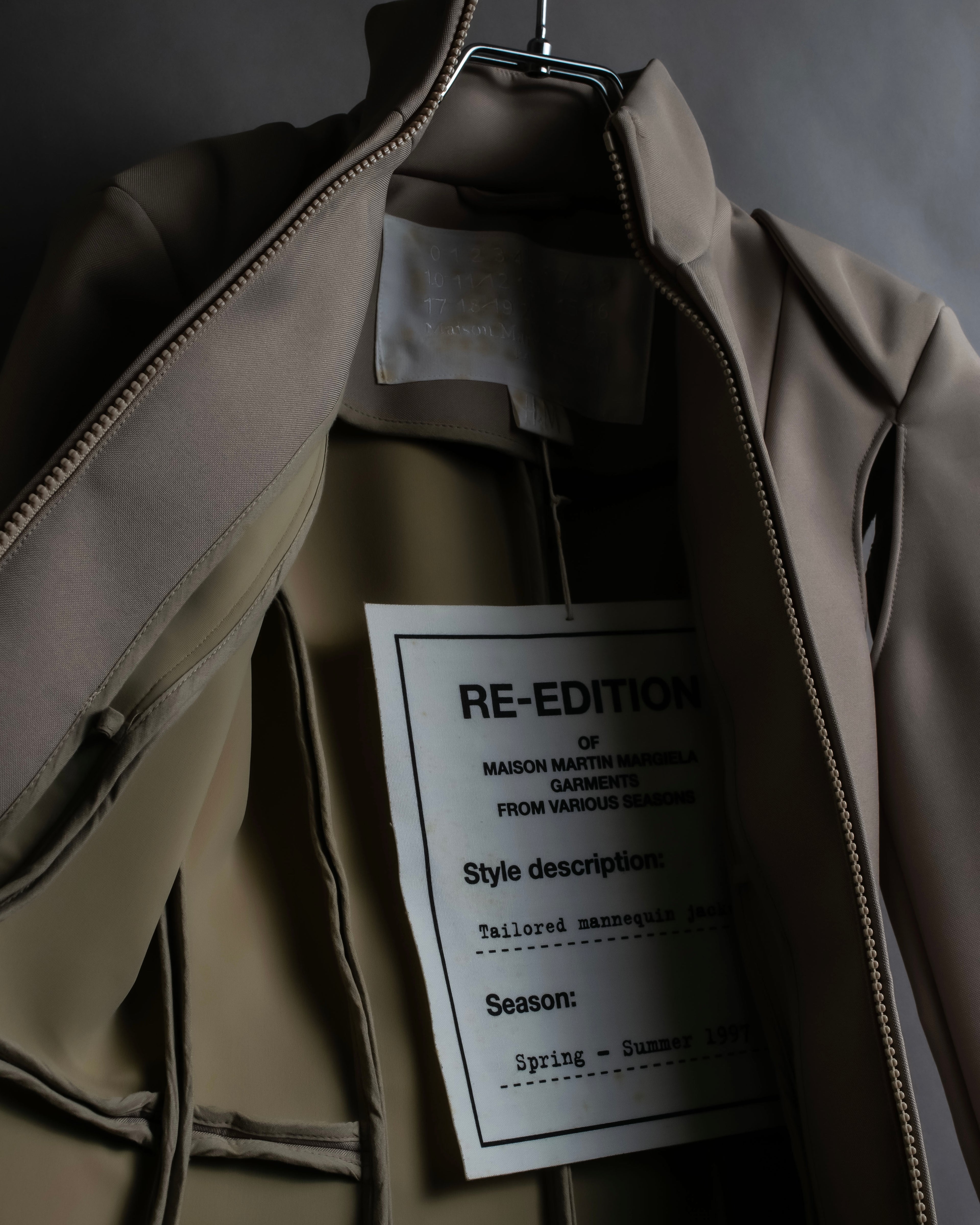 "Maison Martin Margiela × H&M"
Reconstructed zip-up design jacket
