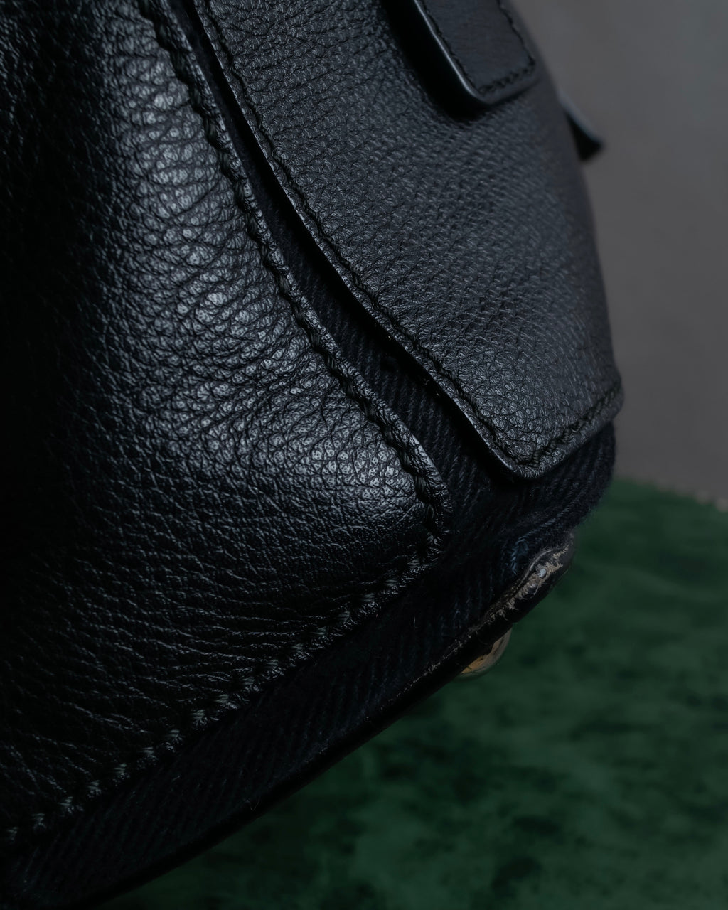 "YVES SAINT LAURENT" Silver parts design Muse toe leather bag